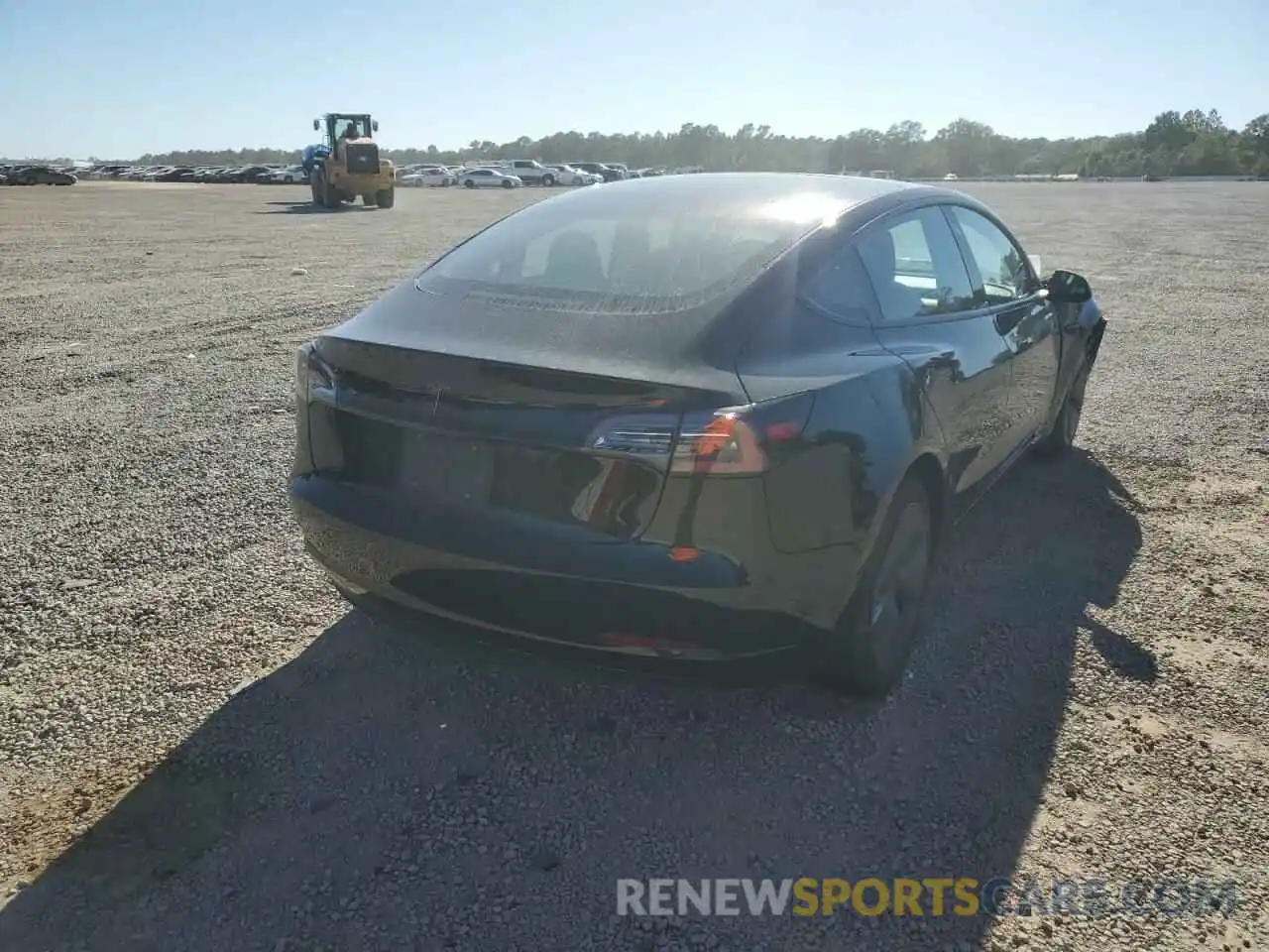 4 Photograph of a damaged car 5YJ3E1EA9NF307195 TESLA MODEL 3 2022