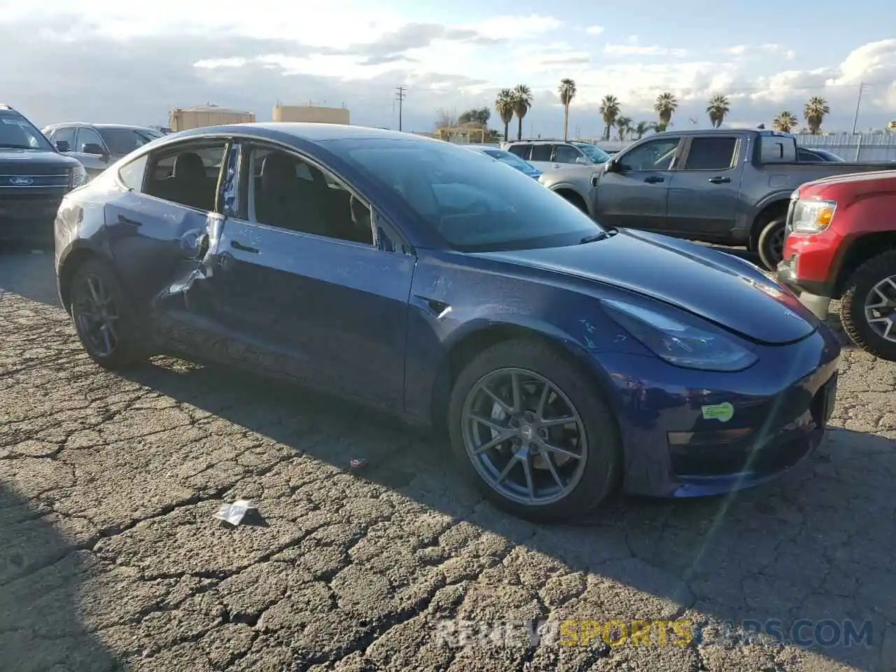 4 Photograph of a damaged car 5YJ3E1EA9NF373357 TESLA MODEL 3 2022