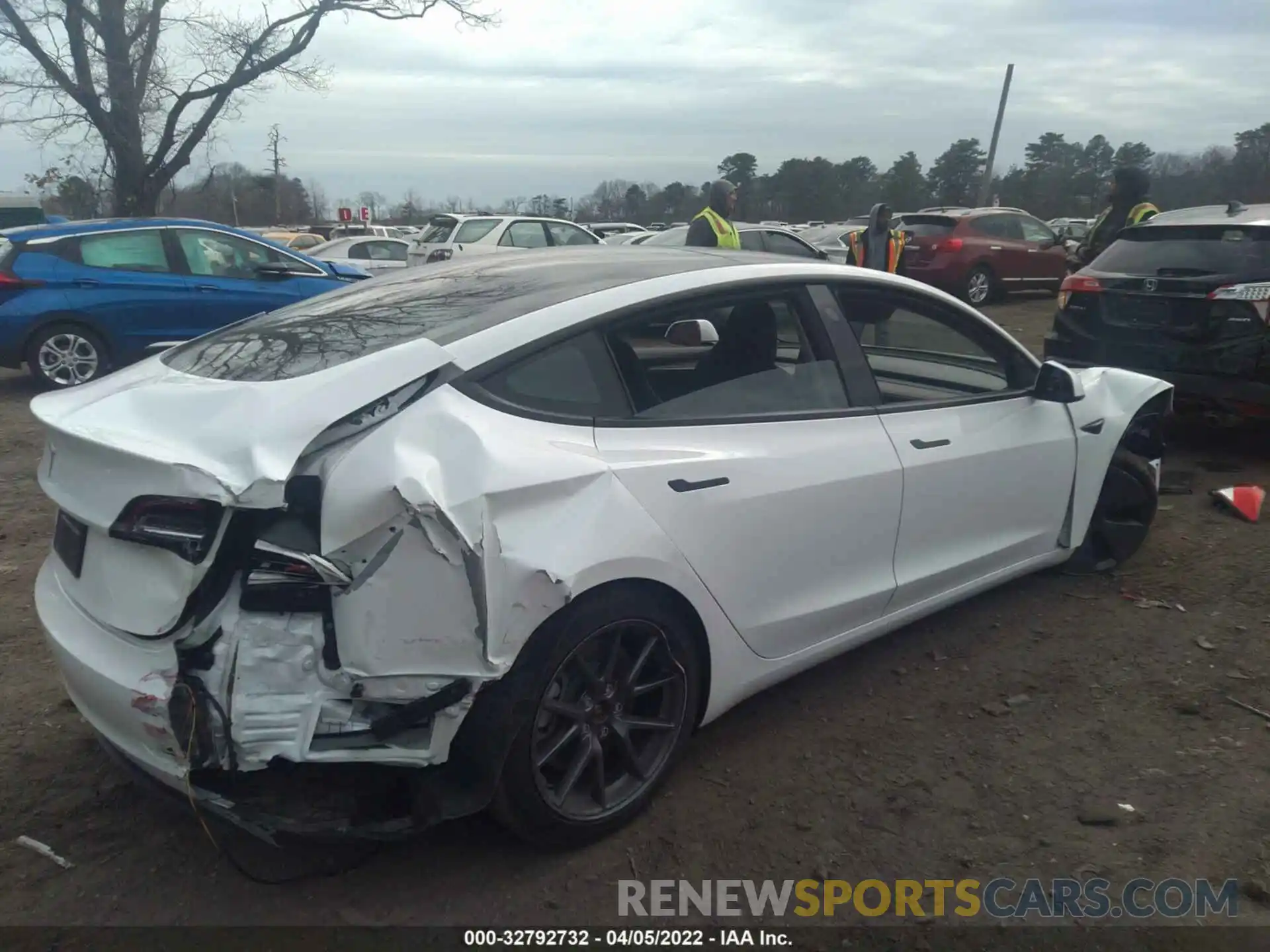 4 Photograph of a damaged car 5YJ3E1EAXNF110570 TESLA MODEL 3 2022