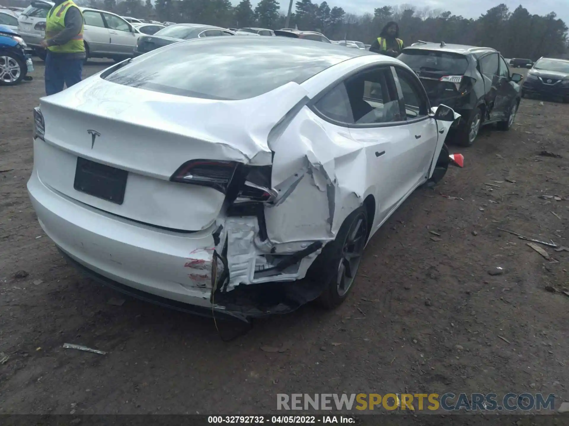 6 Photograph of a damaged car 5YJ3E1EAXNF110570 TESLA MODEL 3 2022