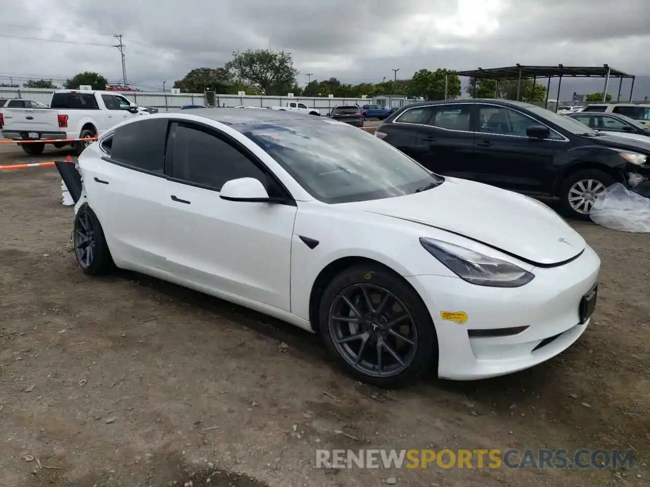 4 Photograph of a damaged car 5YJ3E1EAXNF126056 TESLA MODEL 3 2022