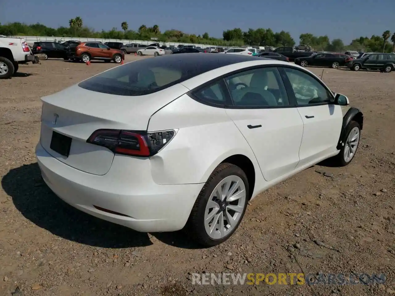 4 Photograph of a damaged car 5YJ3E1EAXNF135243 TESLA MODEL 3 2022