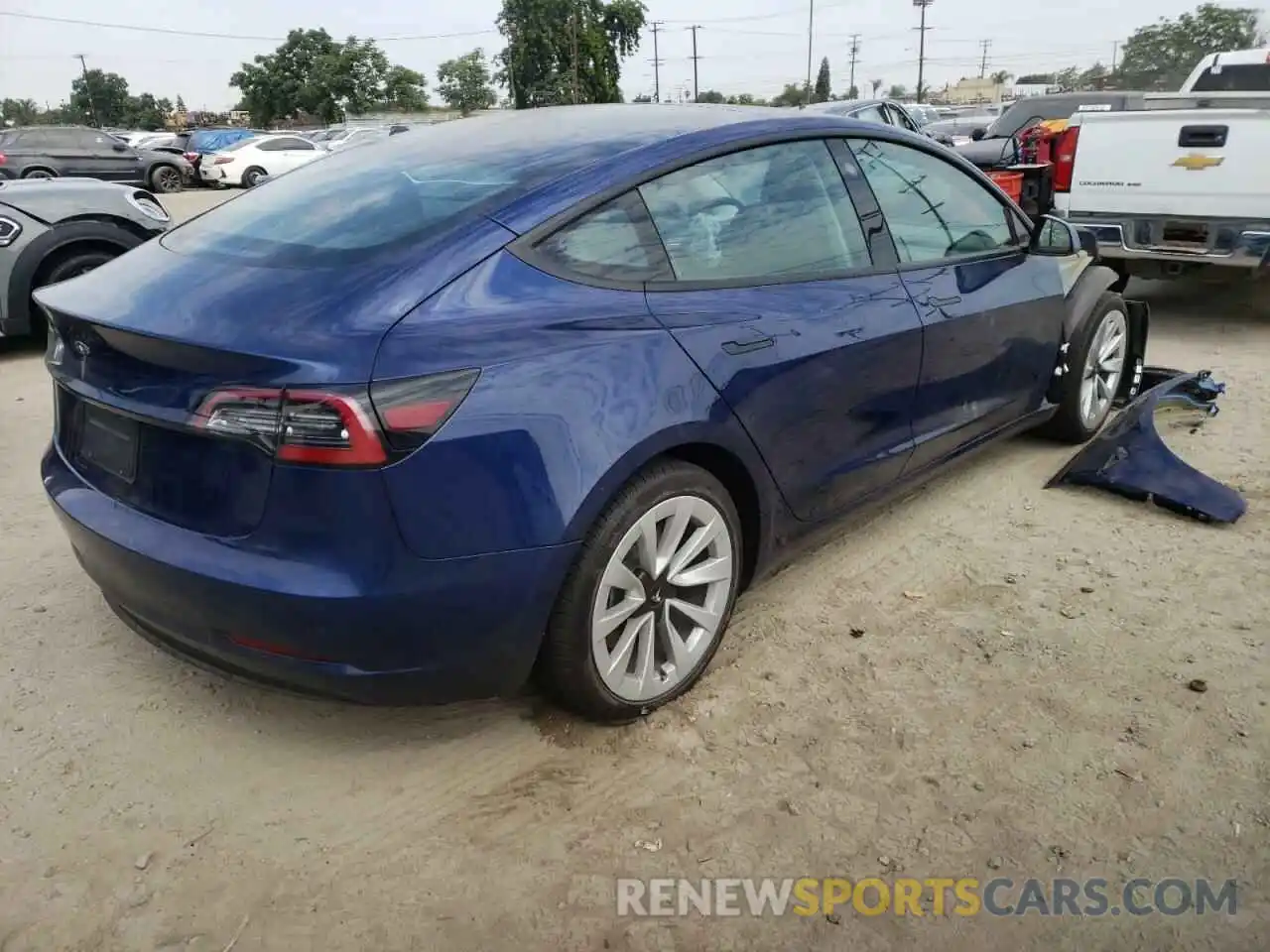 4 Photograph of a damaged car 5YJ3E1EAXNF143195 TESLA MODEL 3 2022