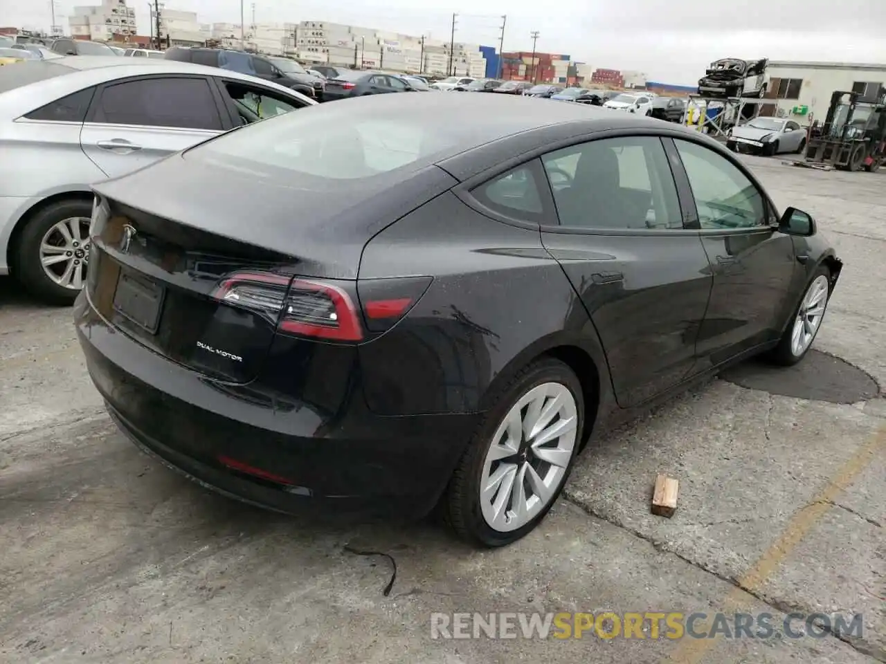 4 Фотография поврежденного автомобиля 5YJ3E1EB0NF143554 TESLA MODEL 3 2022