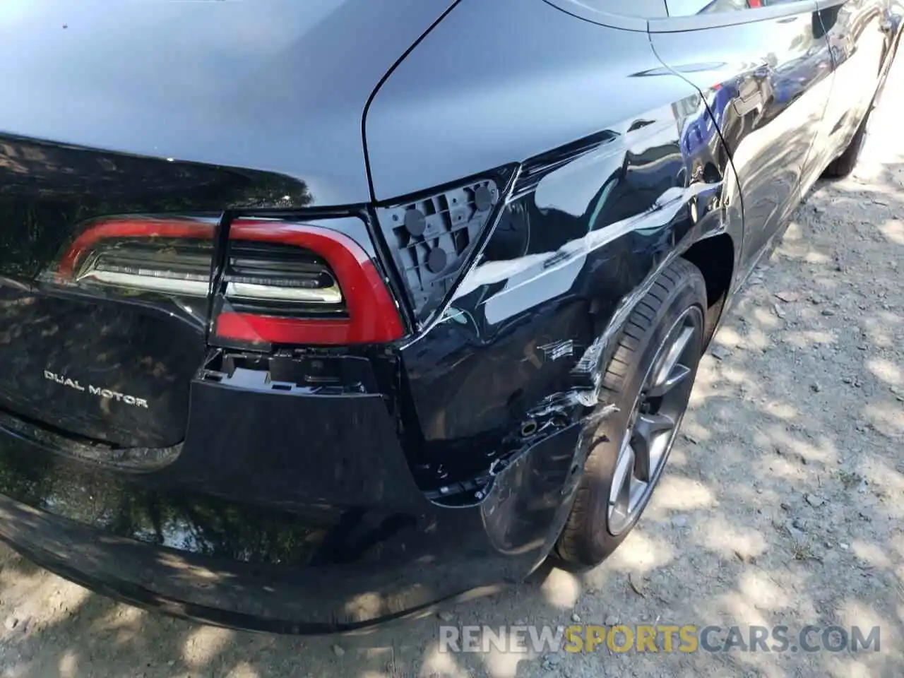 9 Photograph of a damaged car 5YJ3E1EB0NF267694 TESLA MODEL 3 2022