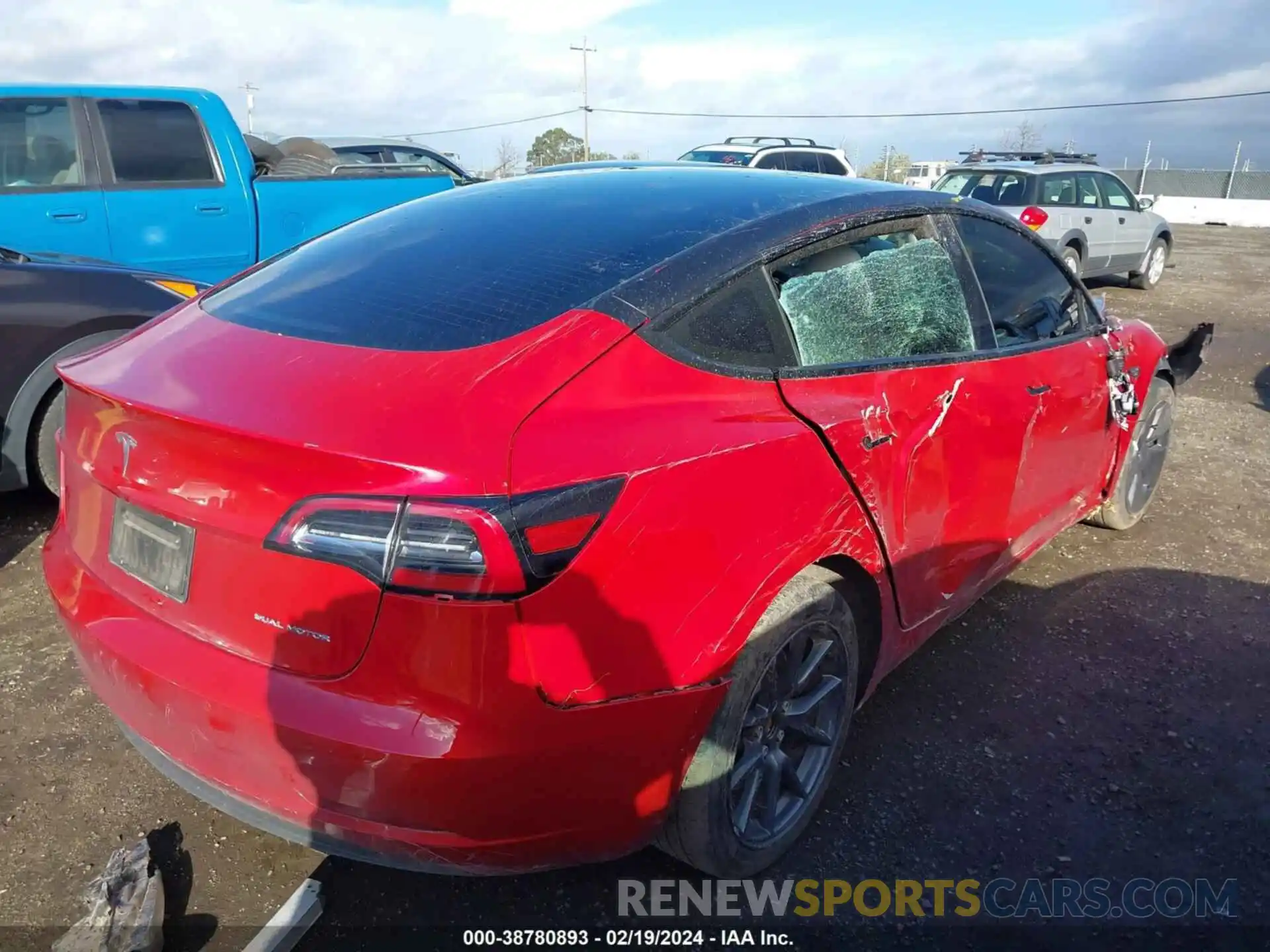 4 Photograph of a damaged car 5YJ3E1EB0NF337467 TESLA MODEL 3 2022