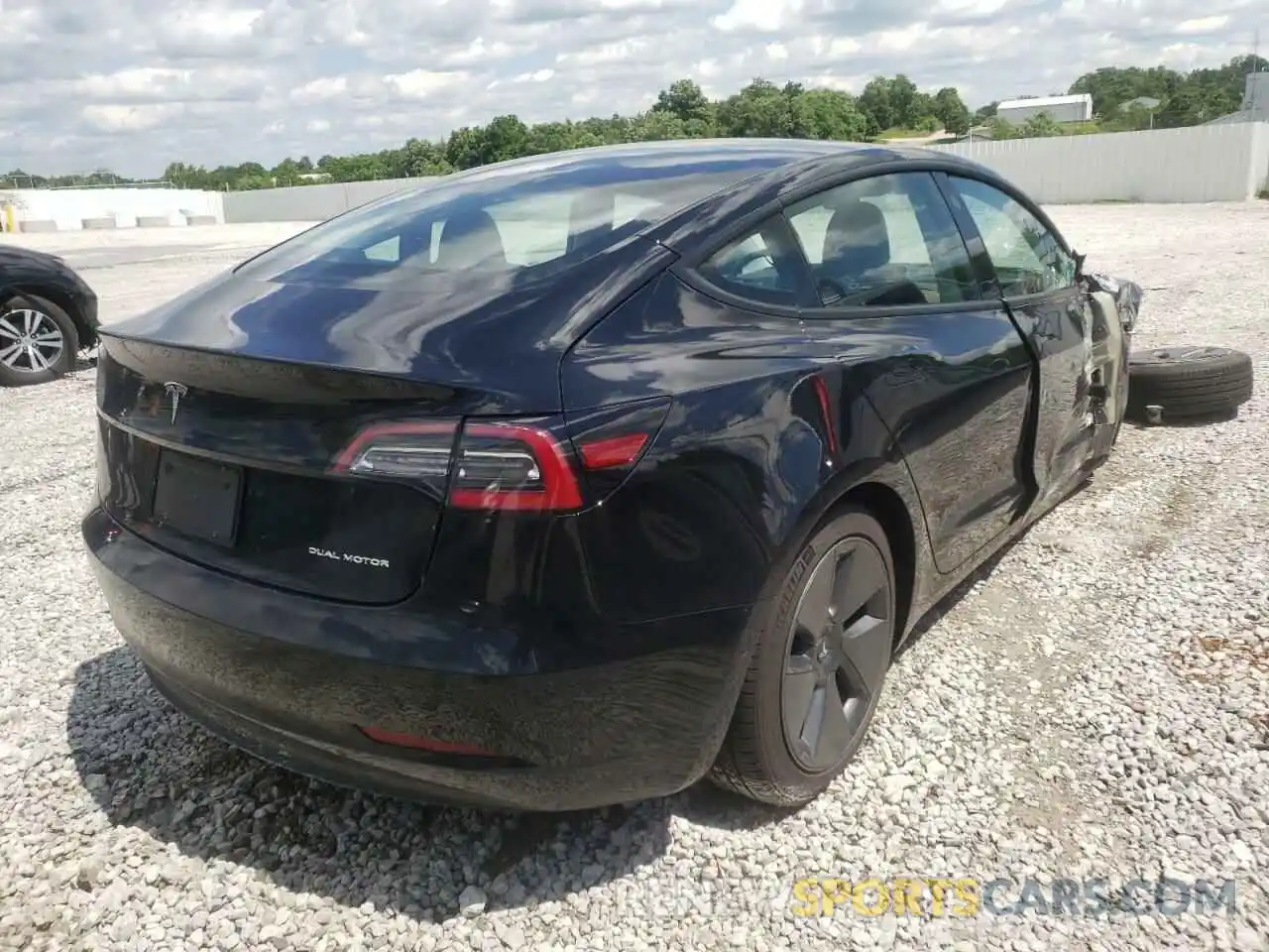 4 Photograph of a damaged car 5YJ3E1EB1NF107257 TESLA MODEL 3 2022