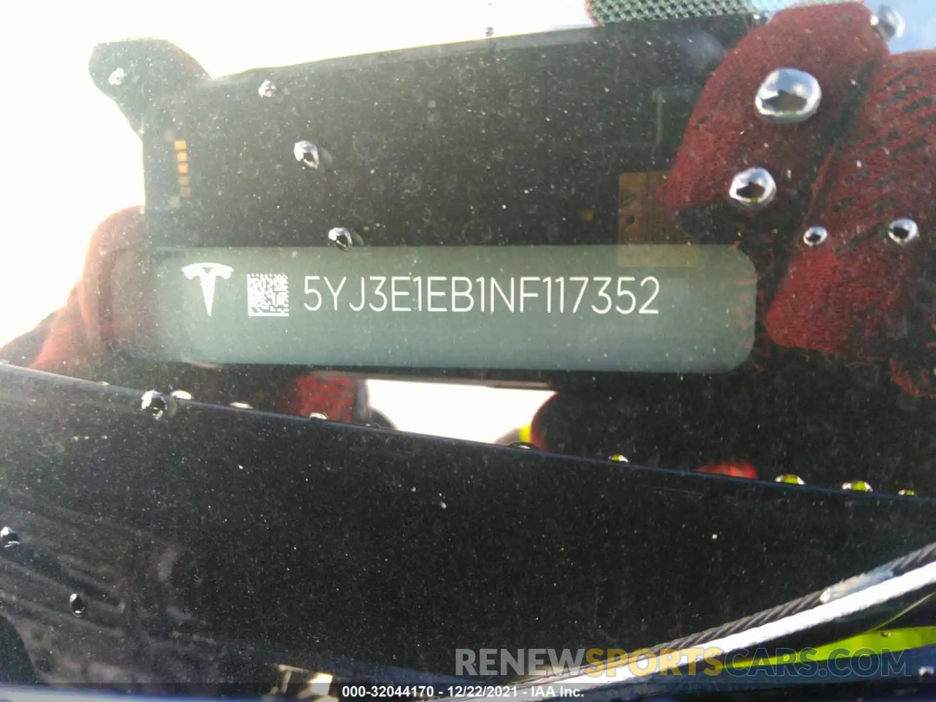 9 Photograph of a damaged car 5YJ3E1EB1NF117352 TESLA MODEL 3 2022