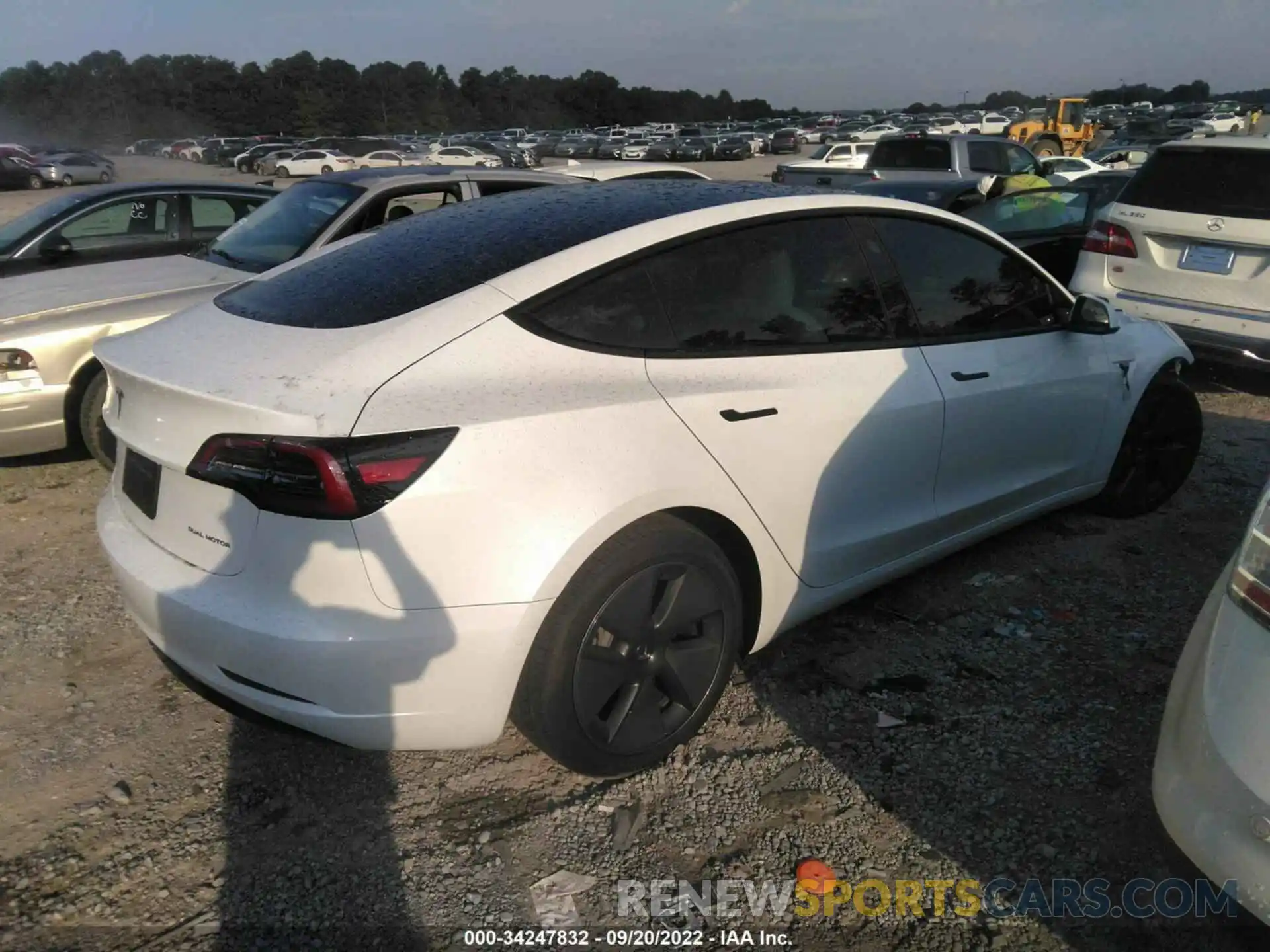 4 Фотография поврежденного автомобиля 5YJ3E1EB1NF241427 TESLA MODEL 3 2022