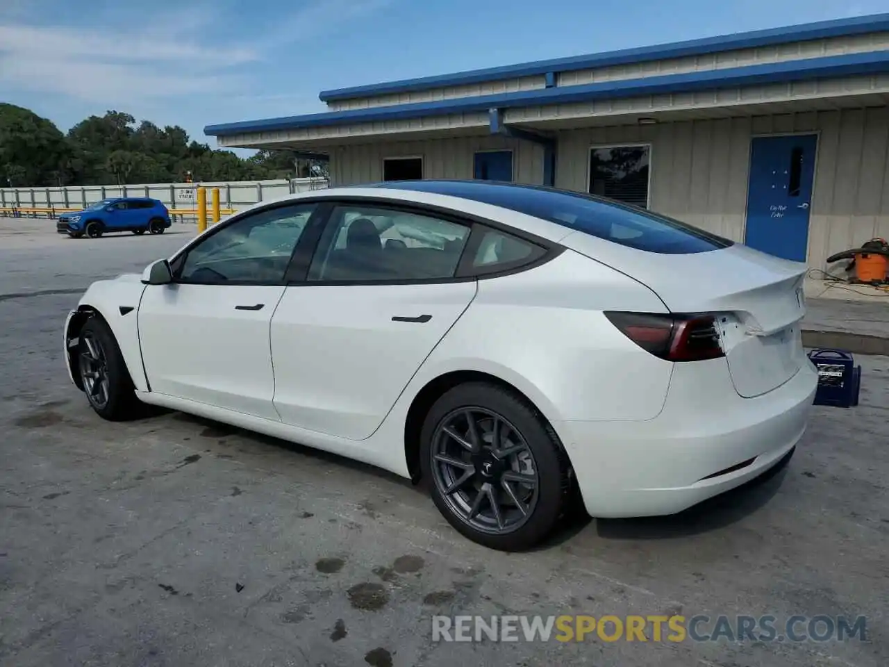 2 Photograph of a damaged car 5YJ3E1EB1NF261726 TESLA MODEL 3 2022