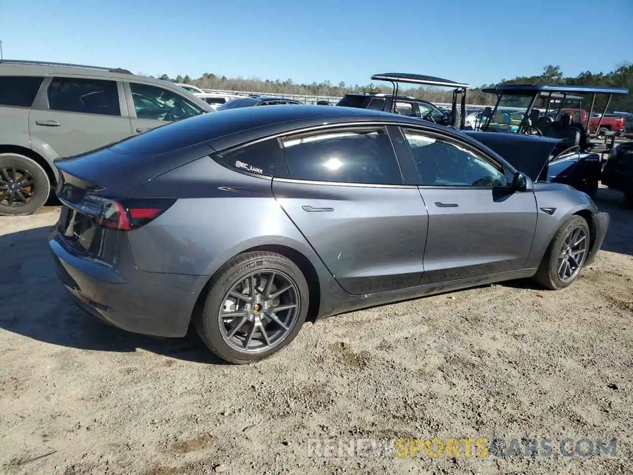 3 Photograph of a damaged car 5YJ3E1EB1NF273245 TESLA MODEL 3 2022