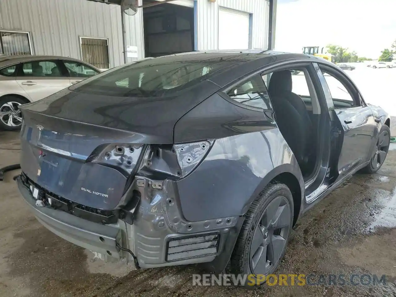 4 Photograph of a damaged car 5YJ3E1EB1NF289140 TESLA MODEL 3 2022