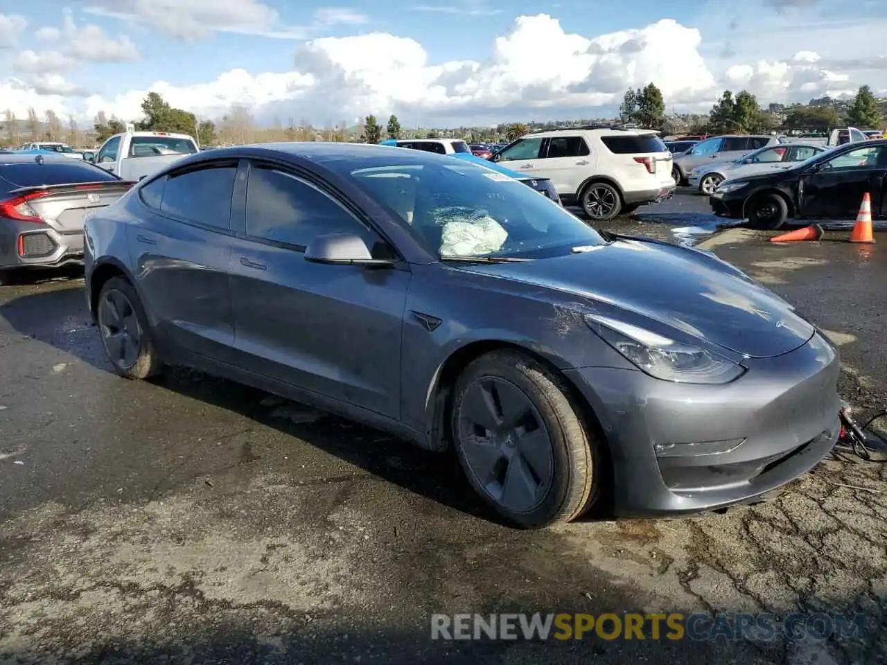 4 Photograph of a damaged car 5YJ3E1EB2NF135617 TESLA MODEL 3 2022