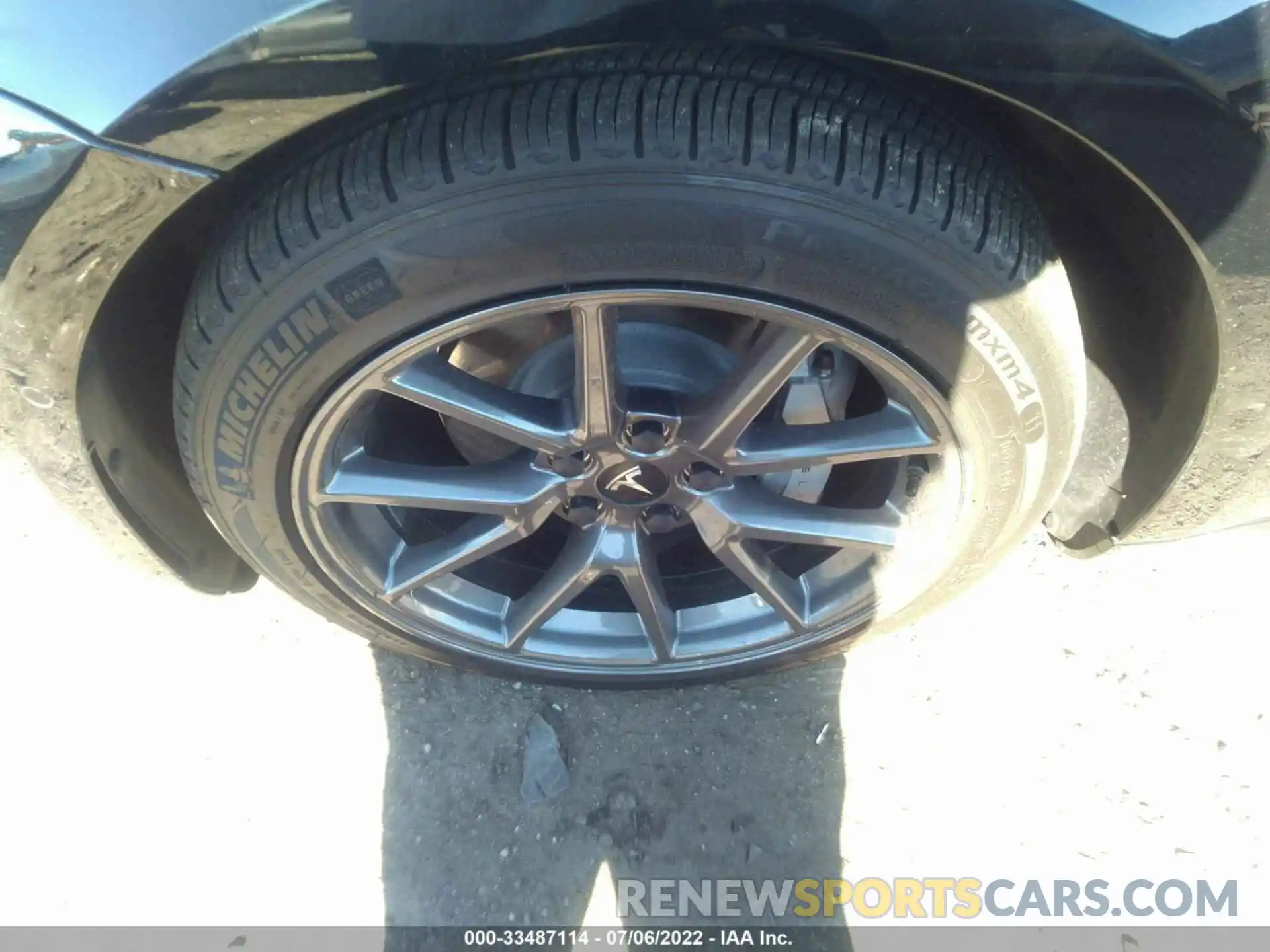 12 Photograph of a damaged car 5YJ3E1EB2NF137643 TESLA MODEL 3 2022