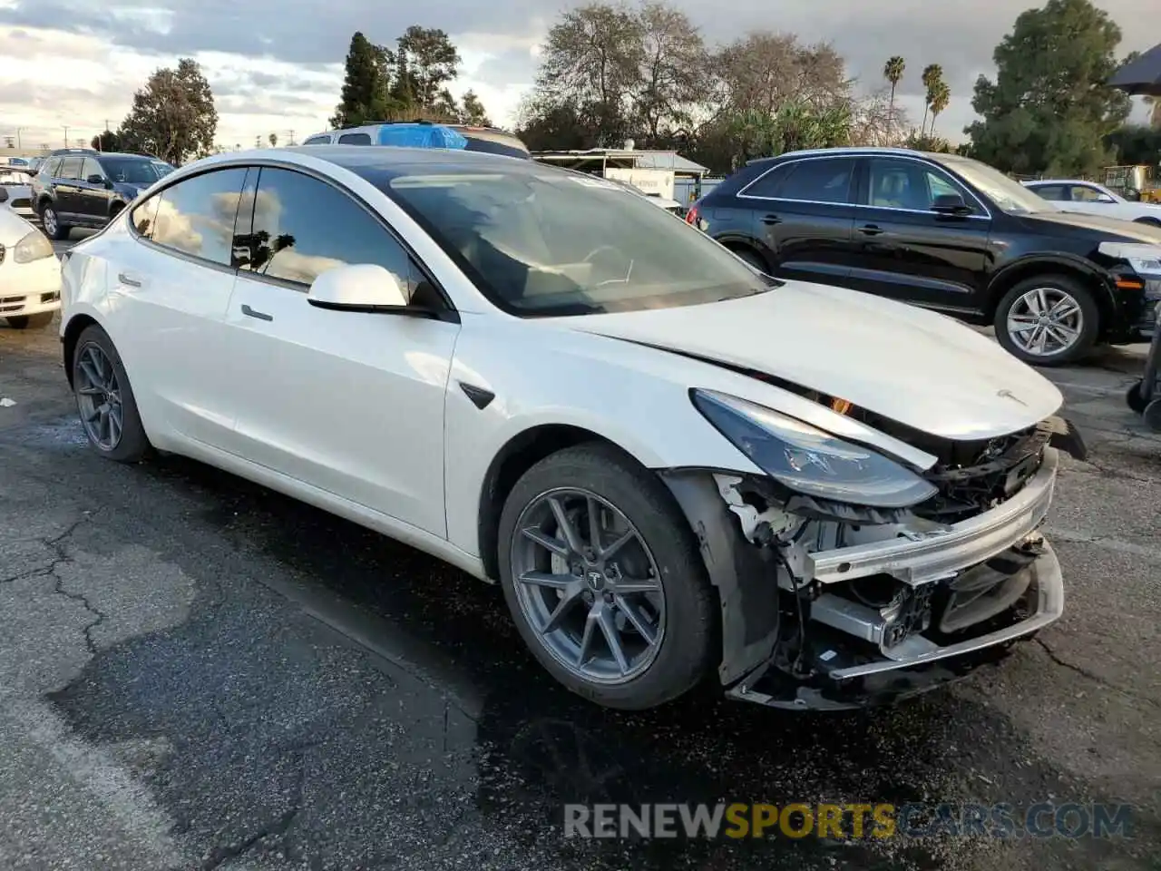 4 Photograph of a damaged car 5YJ3E1EB2NF163675 TESLA MODEL 3 2022