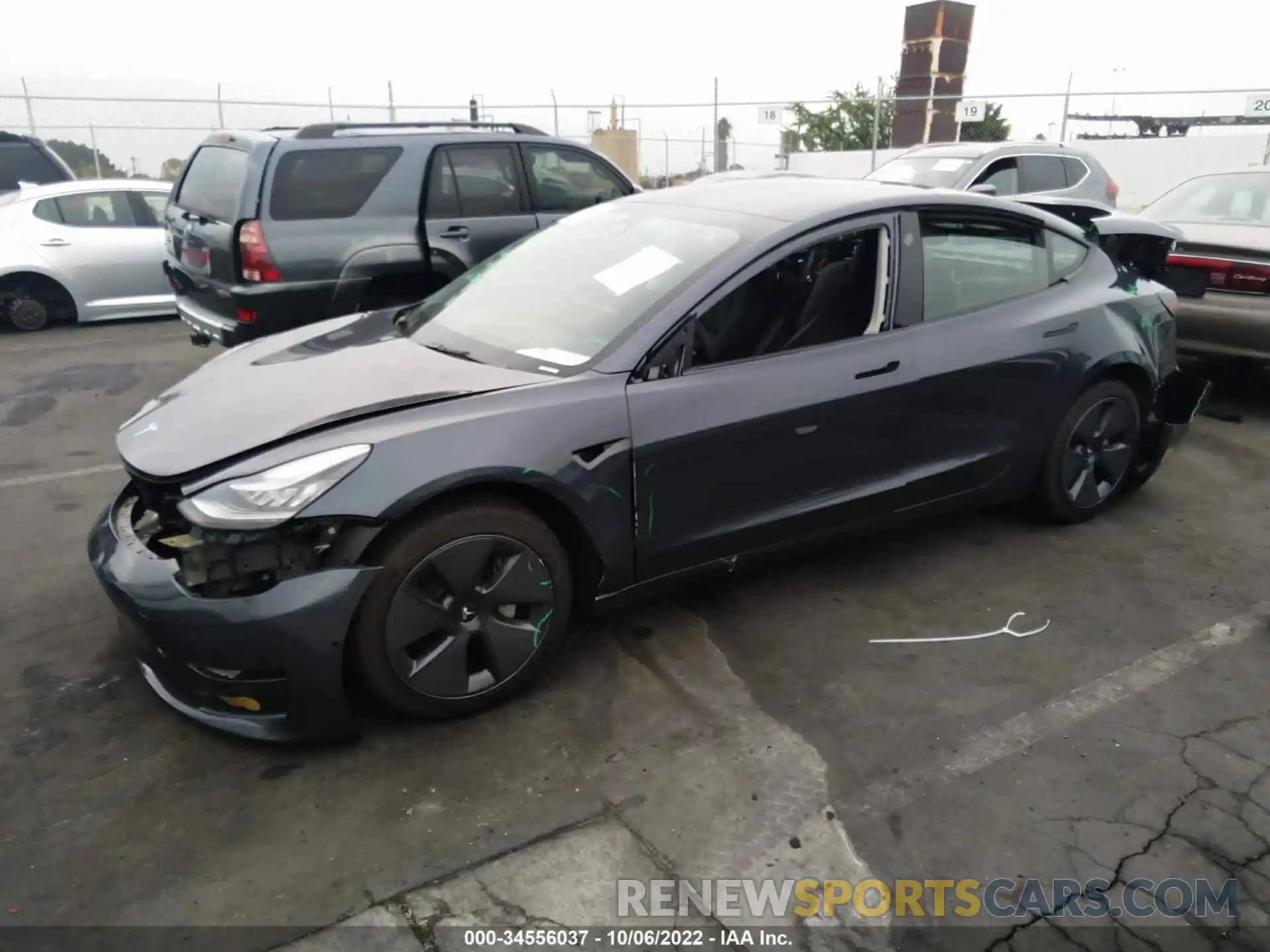 2 Photograph of a damaged car 5YJ3E1EB2NF164826 TESLA MODEL 3 2022