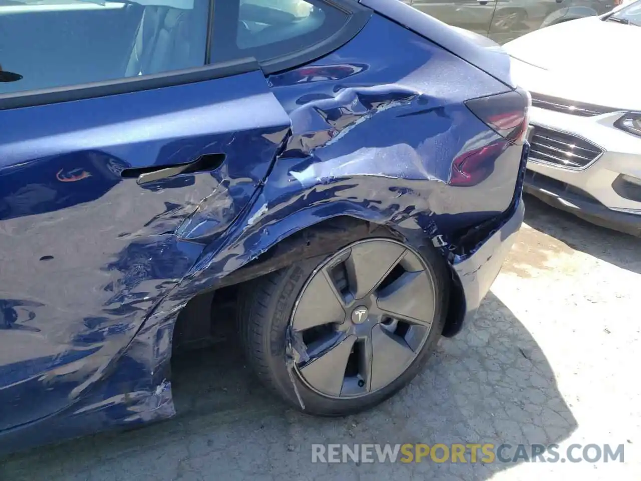 9 Photograph of a damaged car 5YJ3E1EB2NF189063 TESLA MODEL 3 2022