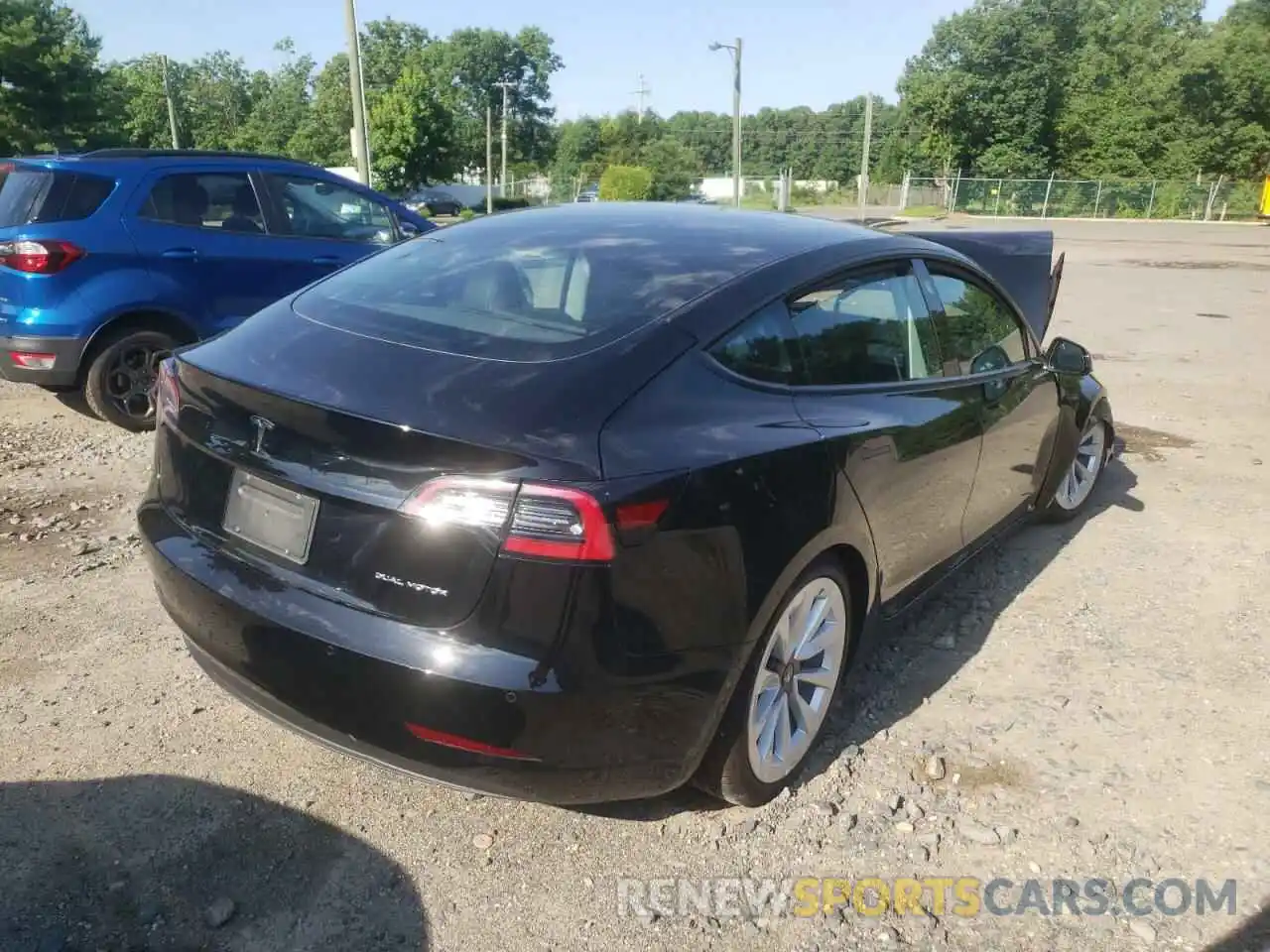 4 Photograph of a damaged car 5YJ3E1EB2NF192299 TESLA MODEL 3 2022