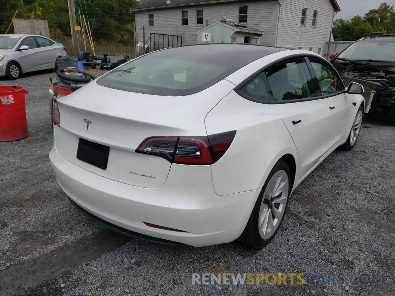 4 Photograph of a damaged car 5YJ3E1EB2NF229688 TESLA MODEL 3 2022