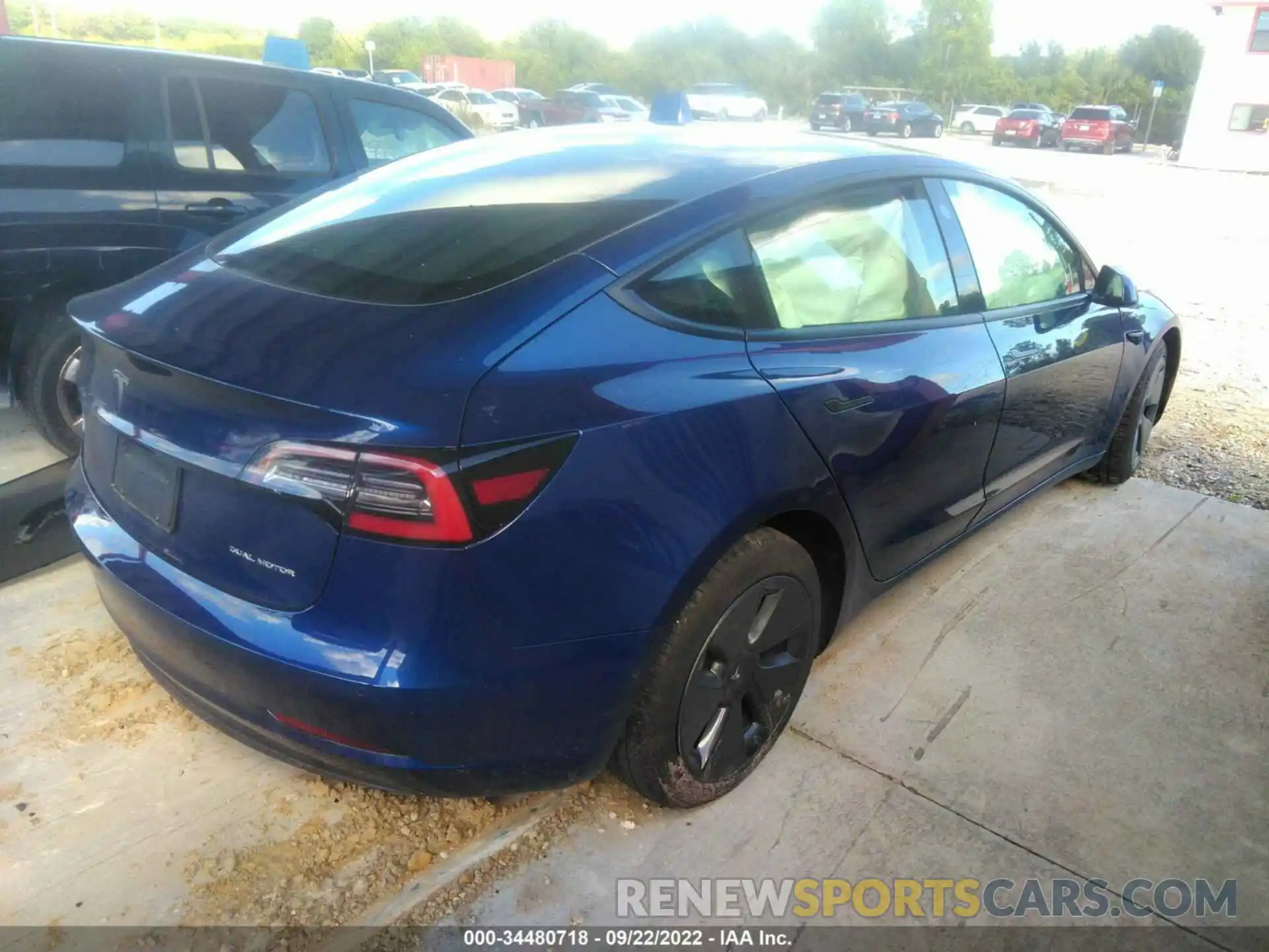 4 Photograph of a damaged car 5YJ3E1EB2NF259578 TESLA MODEL 3 2022