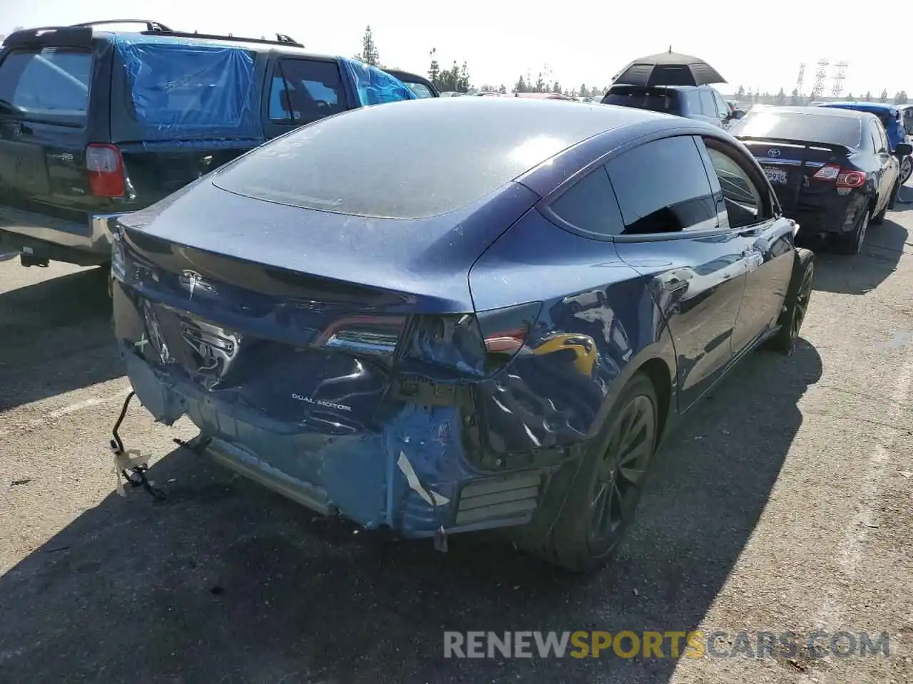 4 Photograph of a damaged car 5YJ3E1EB3NF192862 TESLA MODEL 3 2022