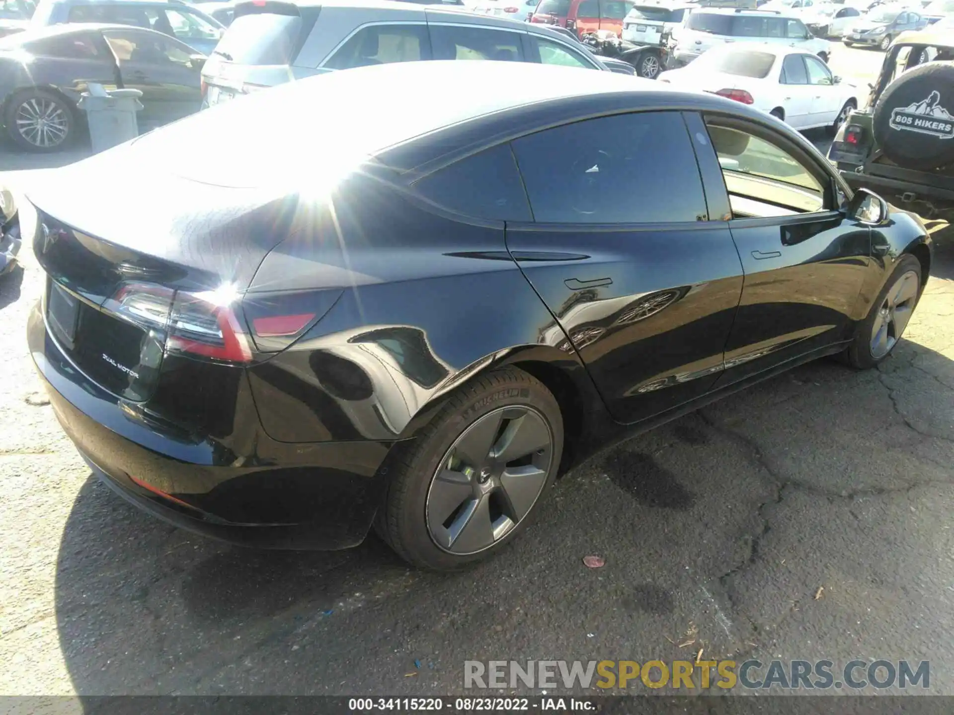 4 Photograph of a damaged car 5YJ3E1EB5NF152587 TESLA MODEL 3 2022