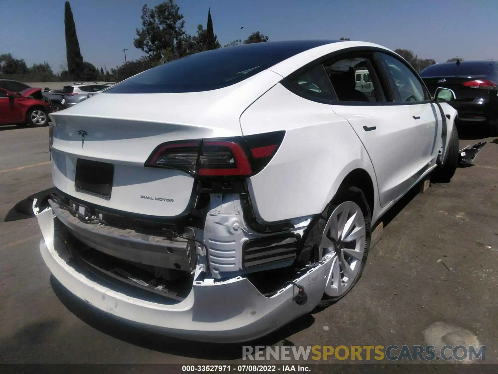 4 Photograph of a damaged car 5YJ3E1EB5NF163556 TESLA MODEL 3 2022