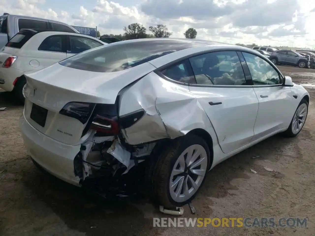 4 Photograph of a damaged car 5YJ3E1EB6NF112907 TESLA MODEL 3 2022