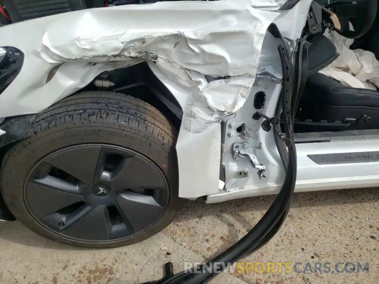 9 Photograph of a damaged car 5YJ3E1EB6NF131618 TESLA MODEL 3 2022