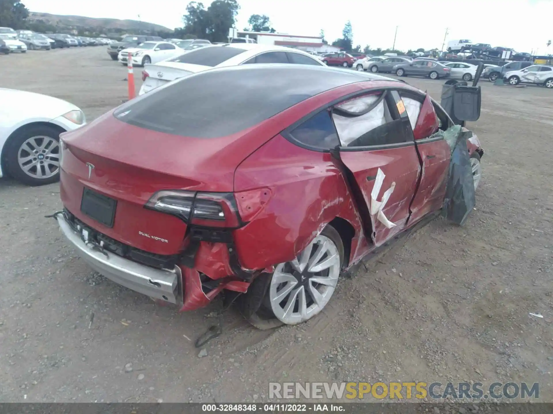 4 Photograph of a damaged car 5YJ3E1EB6NF135992 TESLA MODEL 3 2022