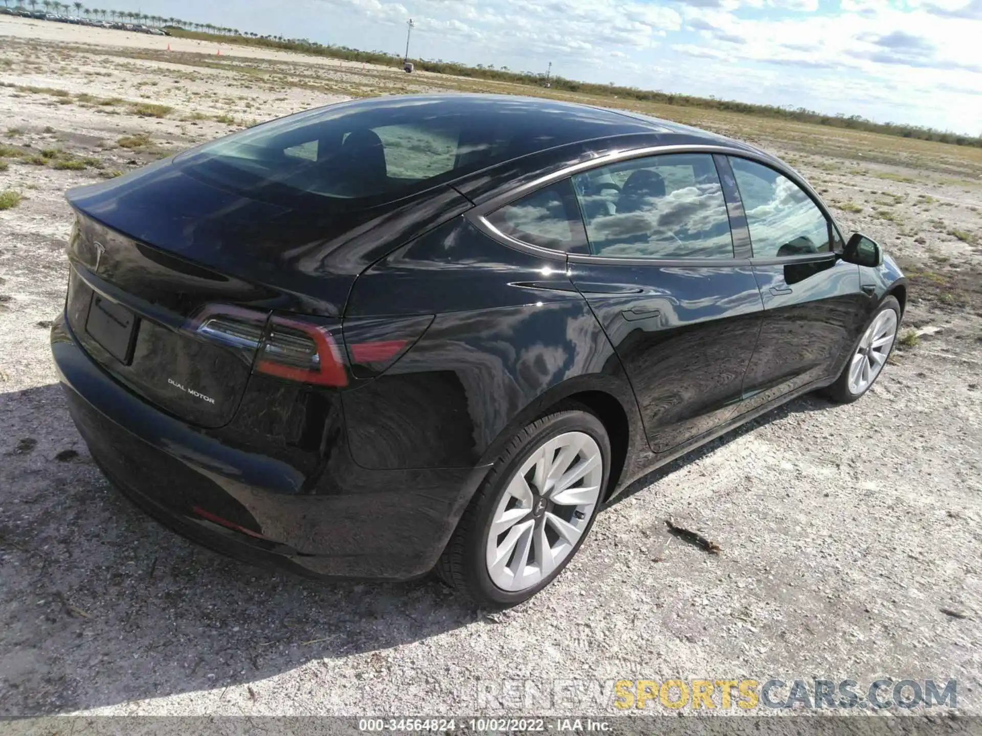 4 Photograph of a damaged car 5YJ3E1EB6NF309639 TESLA MODEL 3 2022