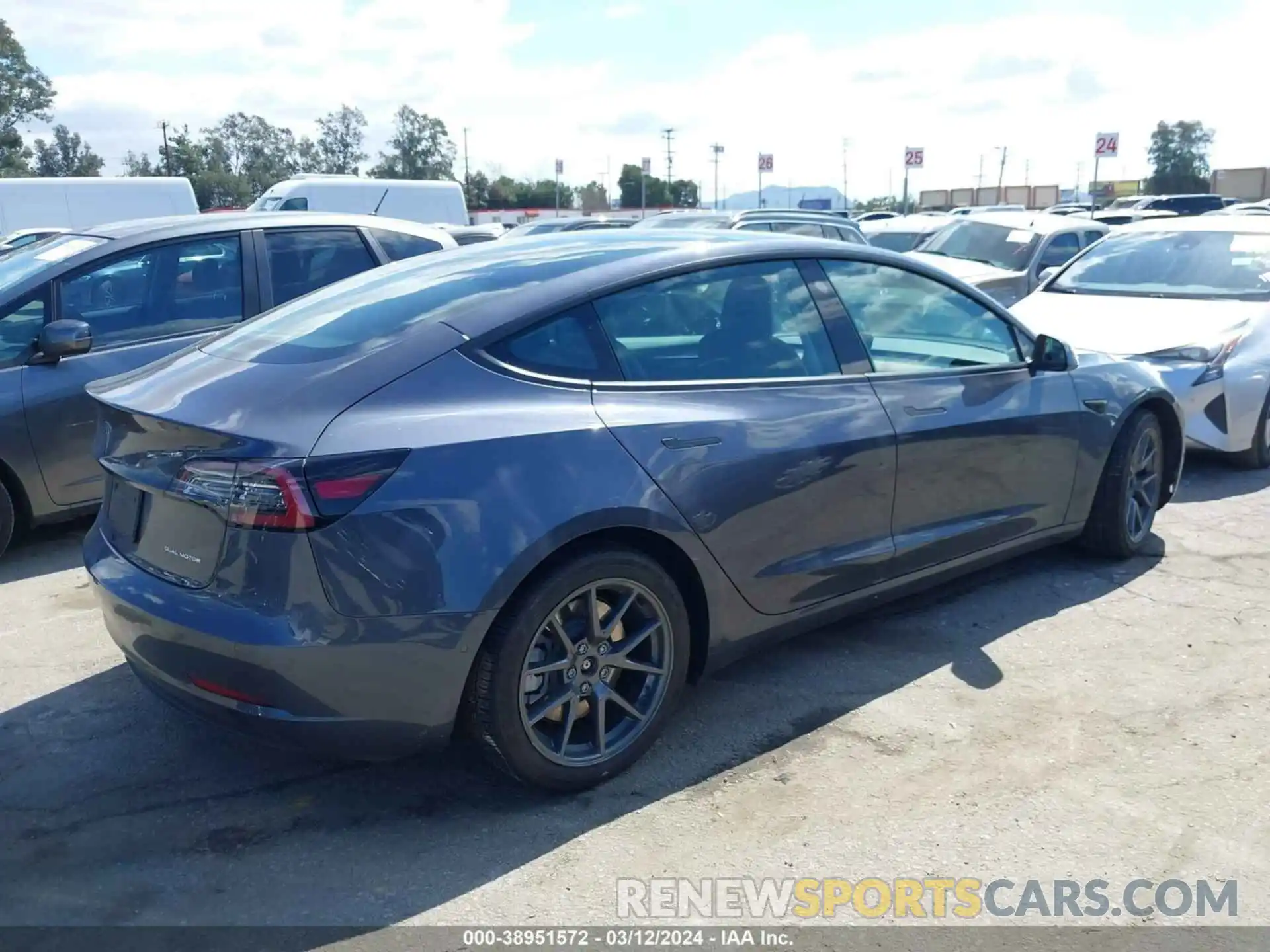 4 Photograph of a damaged car 5YJ3E1EB6NF358887 TESLA MODEL 3 2022