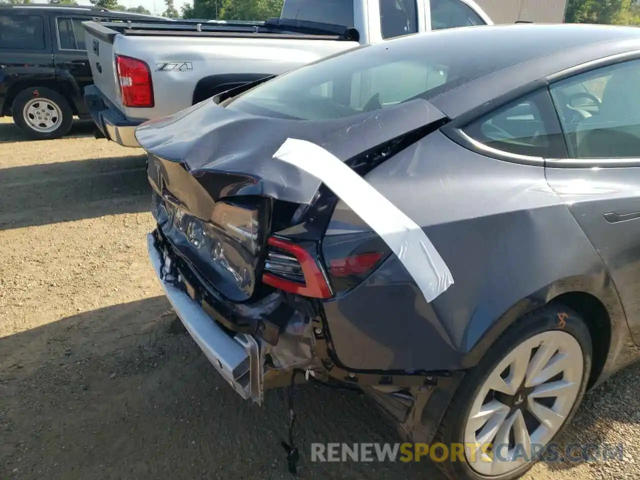 9 Photograph of a damaged car 5YJ3E1EB7NF111202 TESLA MODEL 3 2022