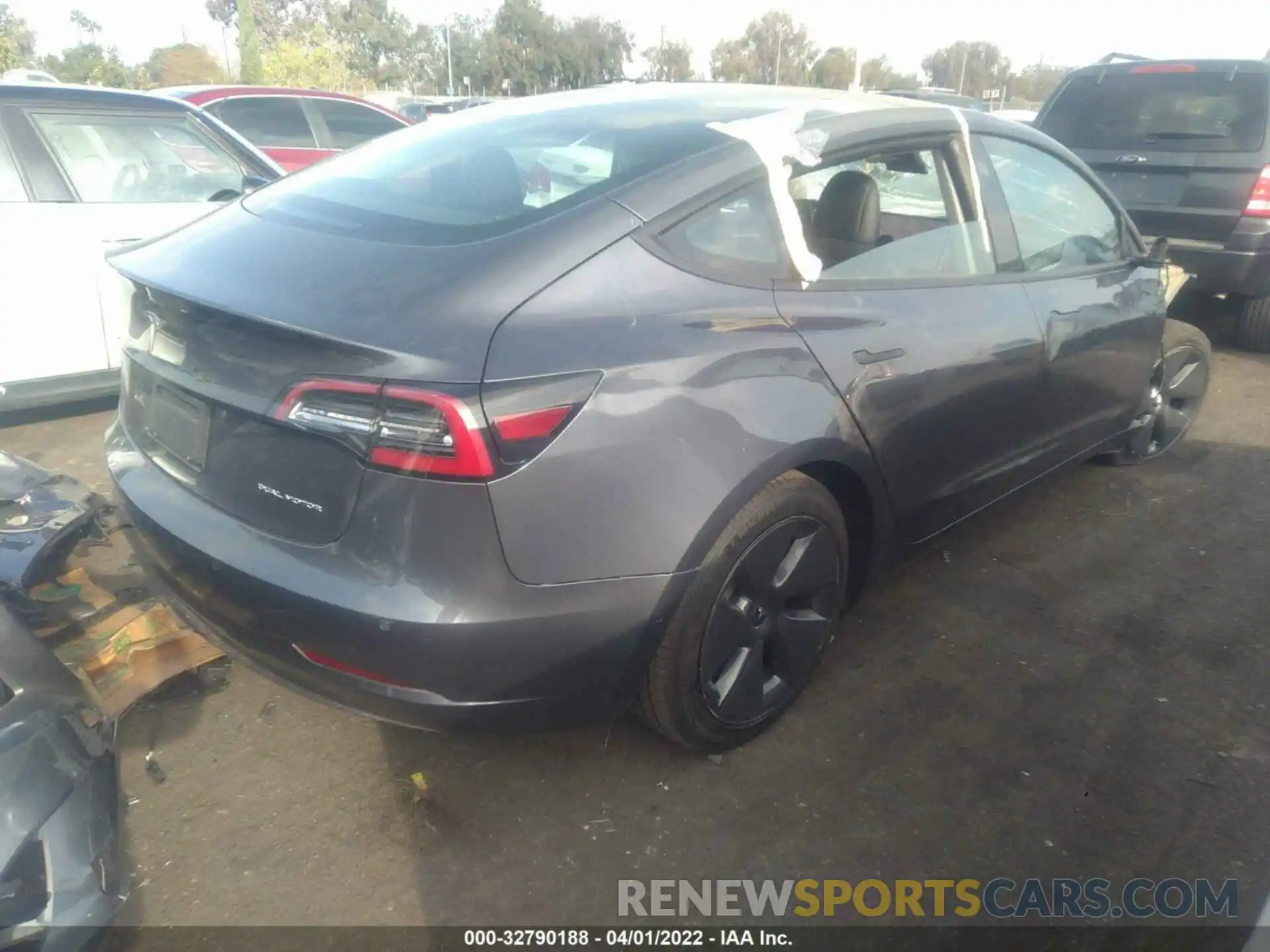 4 Photograph of a damaged car 5YJ3E1EB7NF117534 TESLA MODEL 3 2022