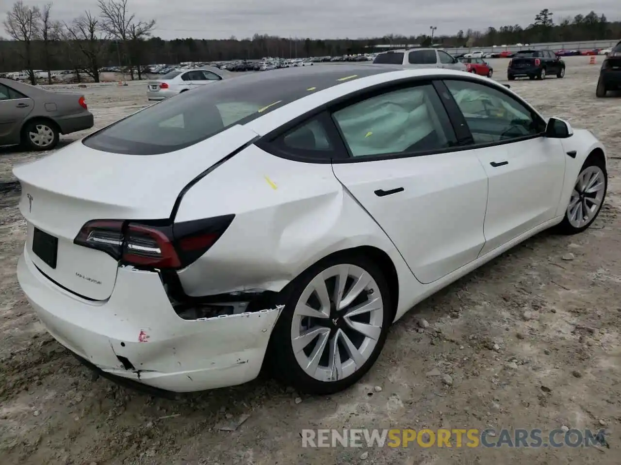 4 Photograph of a damaged car 5YJ3E1EB7NF129764 TESLA MODEL 3 2022