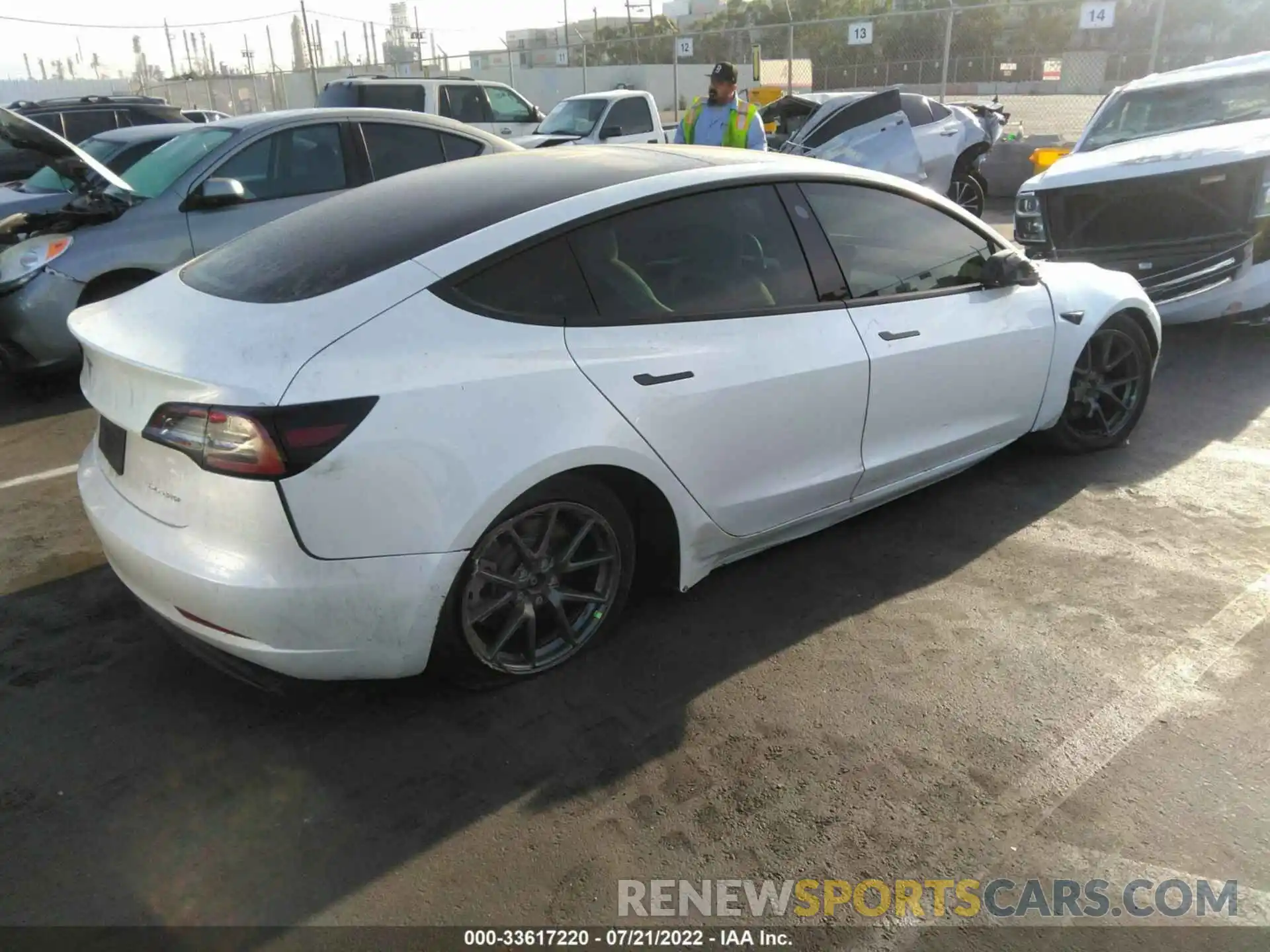 4 Photograph of a damaged car 5YJ3E1EB7NF136438 TESLA MODEL 3 2022