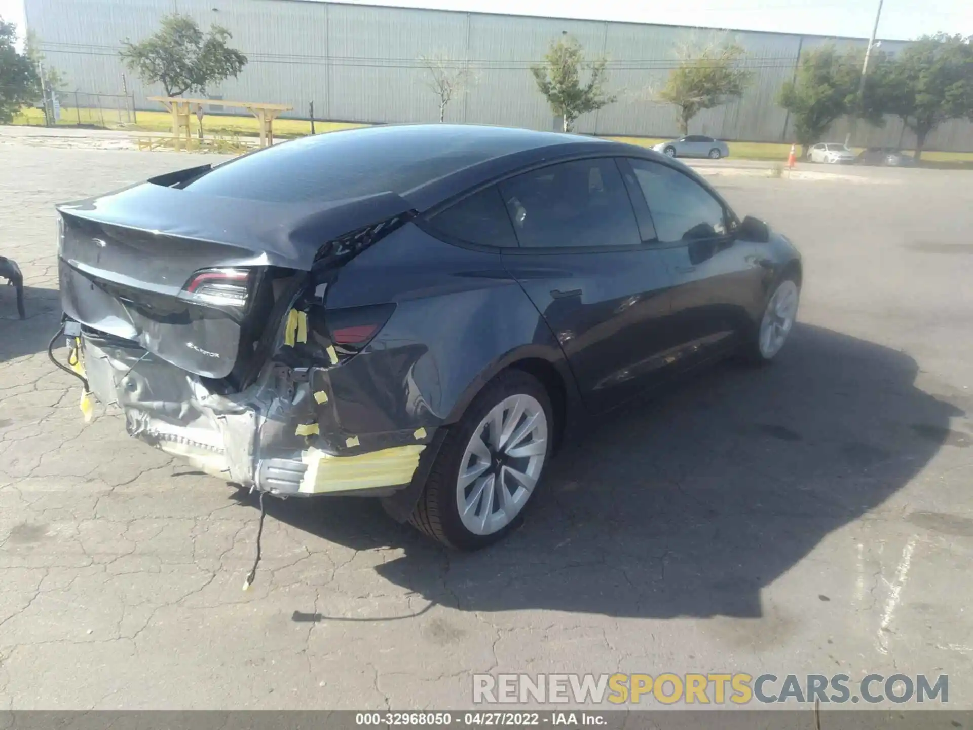 4 Photograph of a damaged car 5YJ3E1EB7NF169438 TESLA MODEL 3 2022