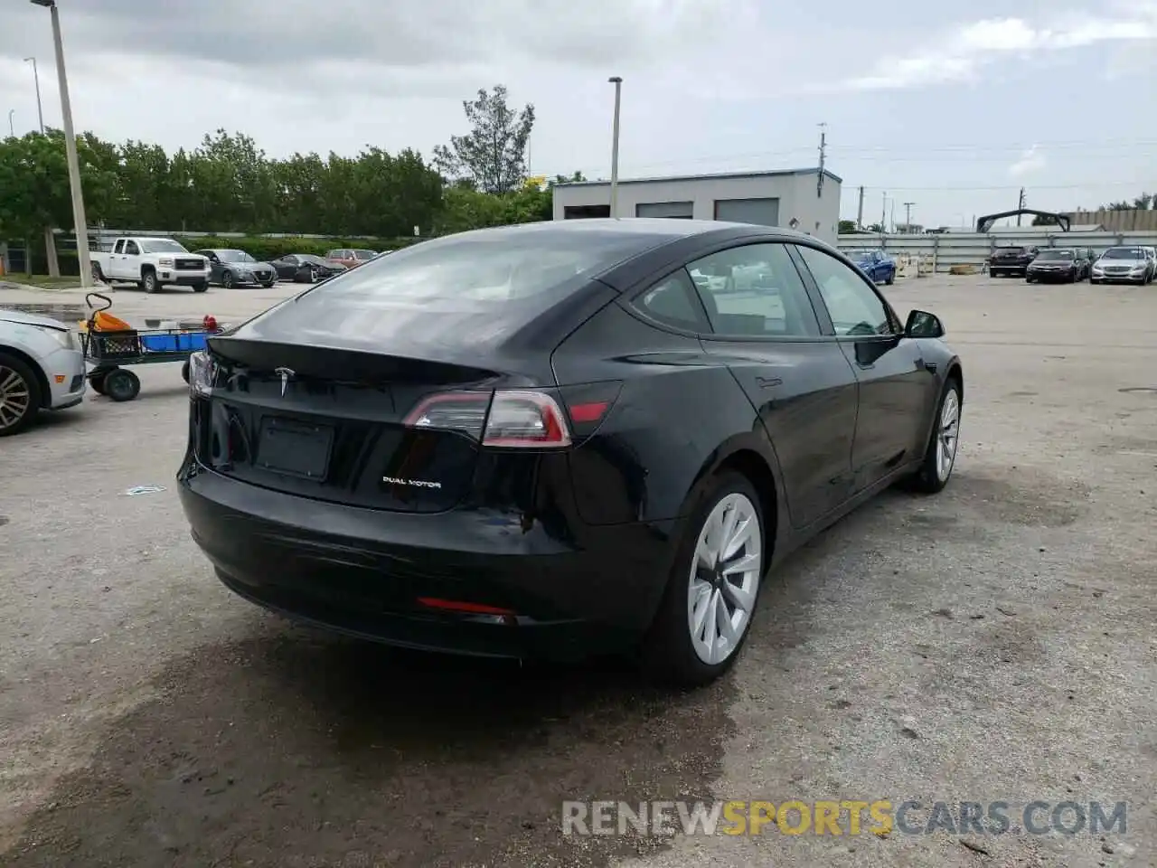 4 Photograph of a damaged car 5YJ3E1EB7NF186966 TESLA MODEL 3 2022