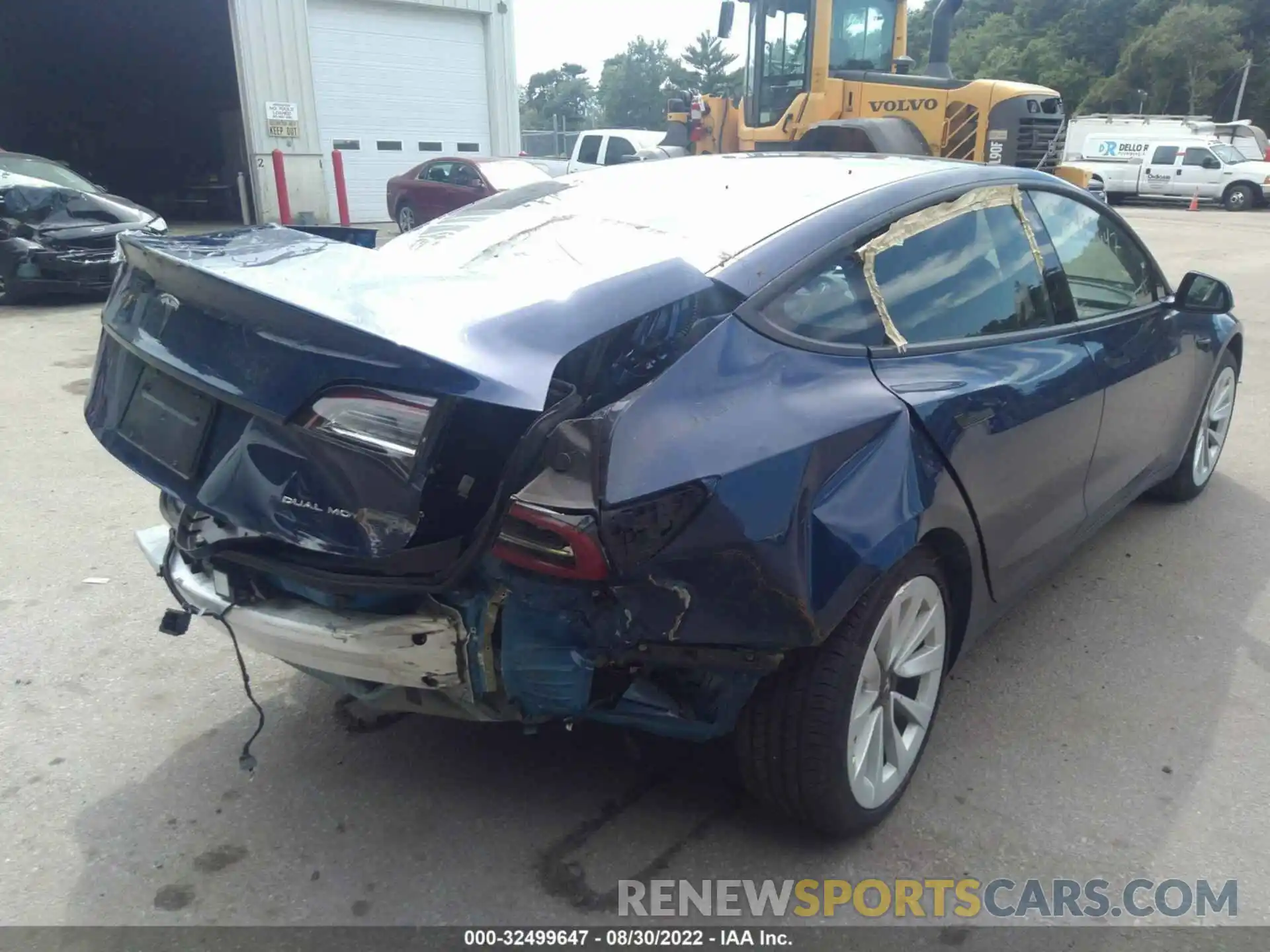 4 Photograph of a damaged car 5YJ3E1EB8NF105957 TESLA MODEL 3 2022