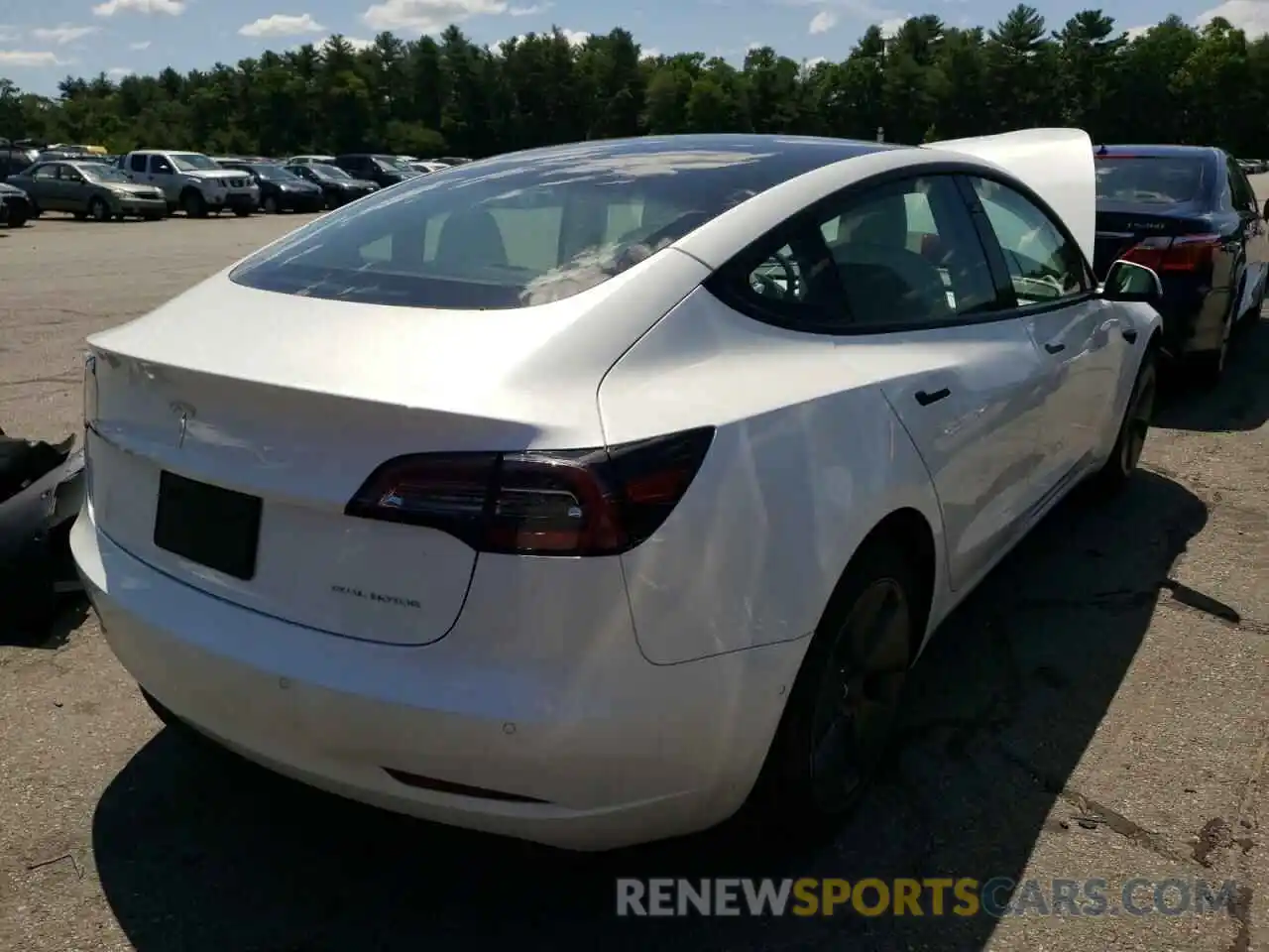 4 Photograph of a damaged car 5YJ3E1EB8NF119213 TESLA MODEL 3 2022