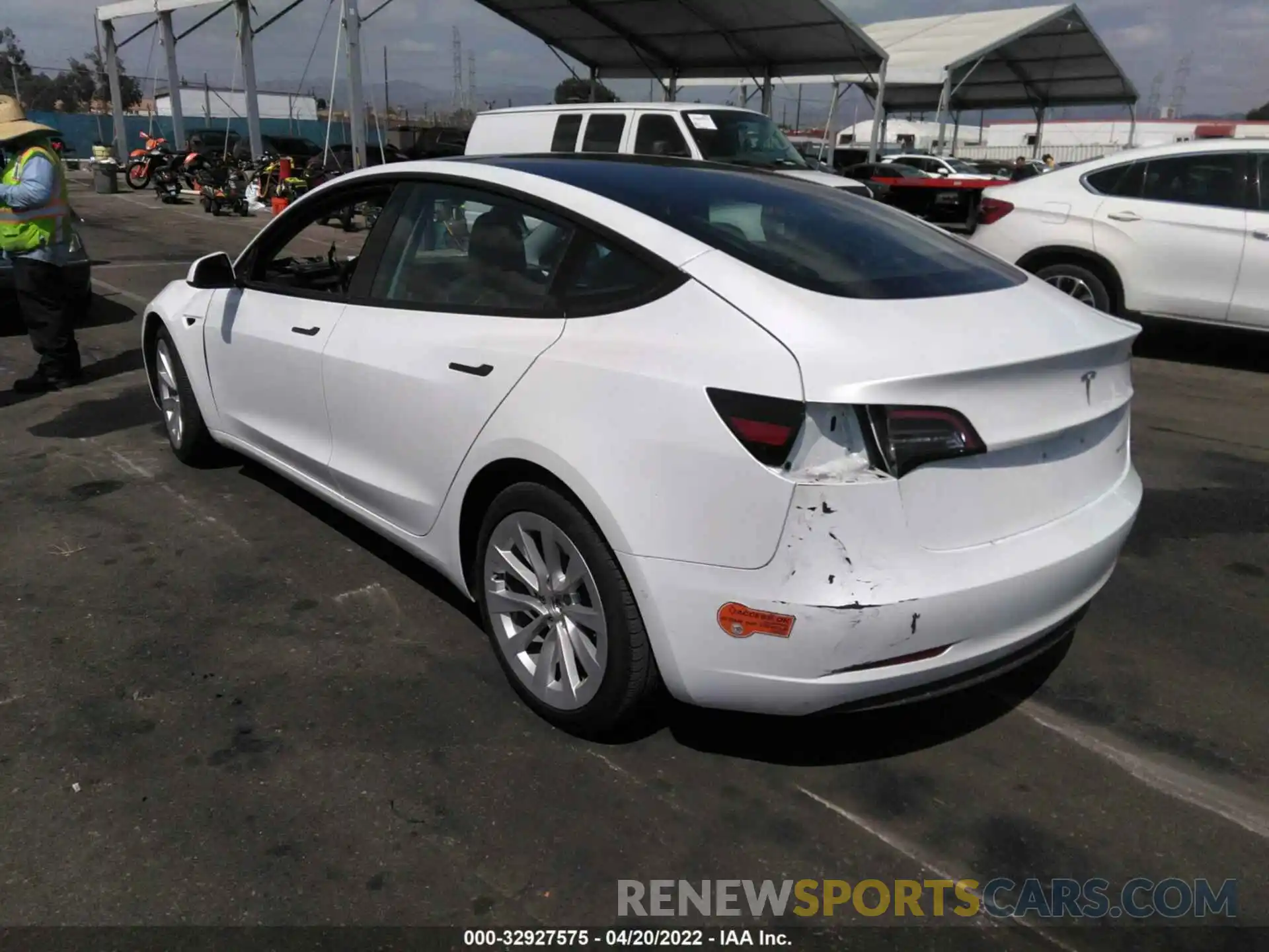 3 Photograph of a damaged car 5YJ3E1EB8NF137548 TESLA MODEL 3 2022