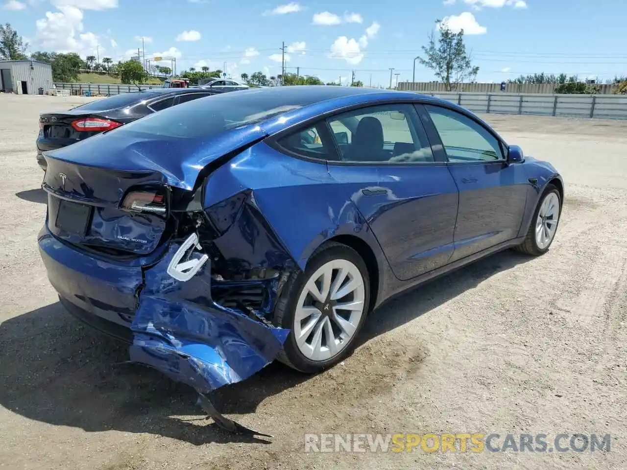 4 Photograph of a damaged car 5YJ3E1EB8NF185633 TESLA MODEL 3 2022