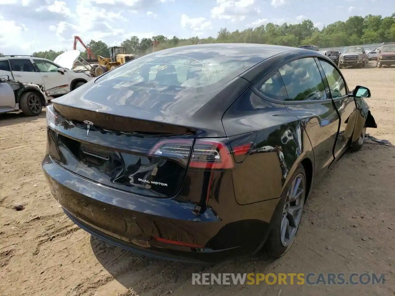 4 Photograph of a damaged car 5YJ3E1EB8NF186927 TESLA MODEL 3 2022