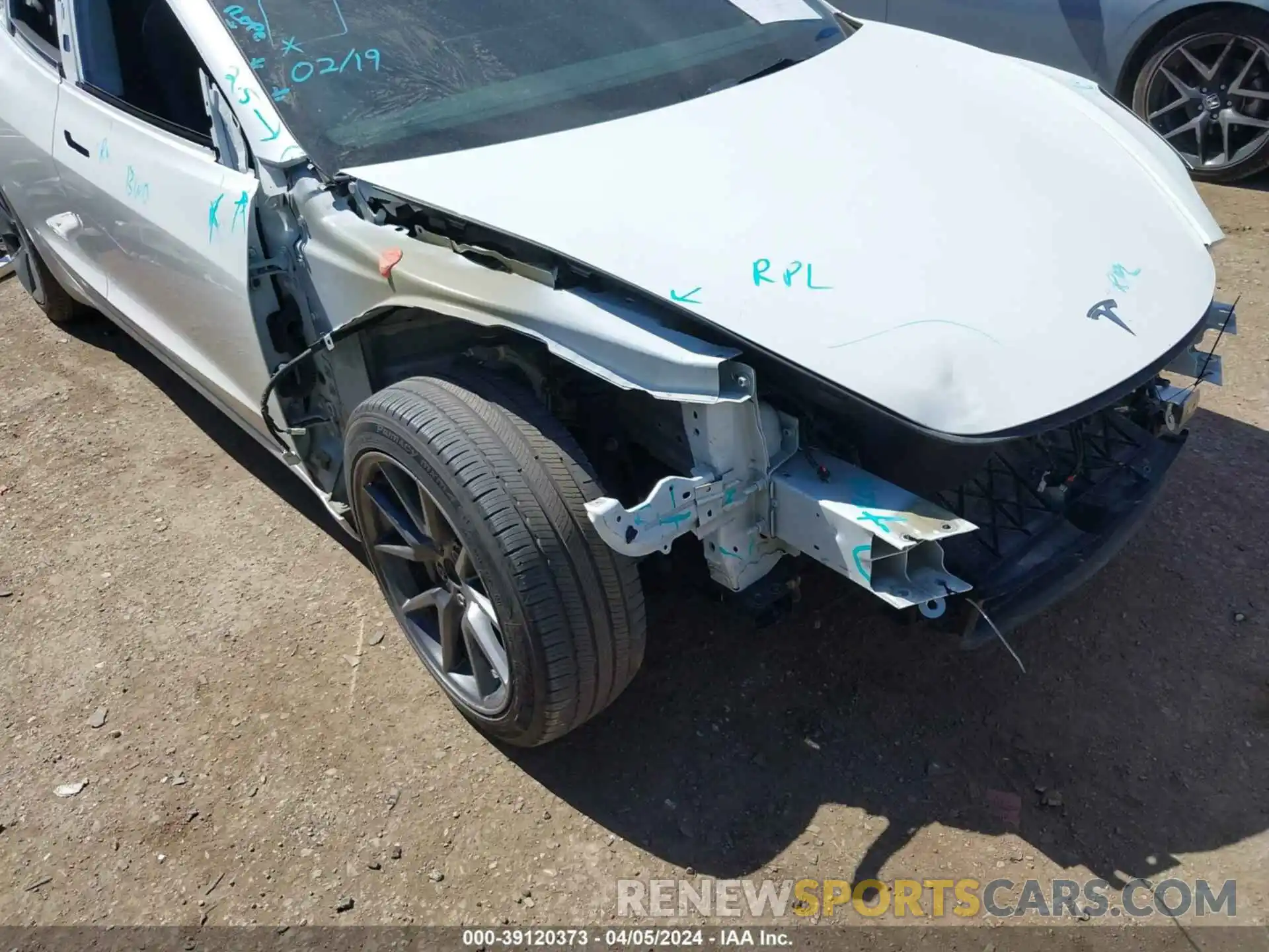 18 Photograph of a damaged car 5YJ3E1EB9NF122525 TESLA MODEL 3 2022