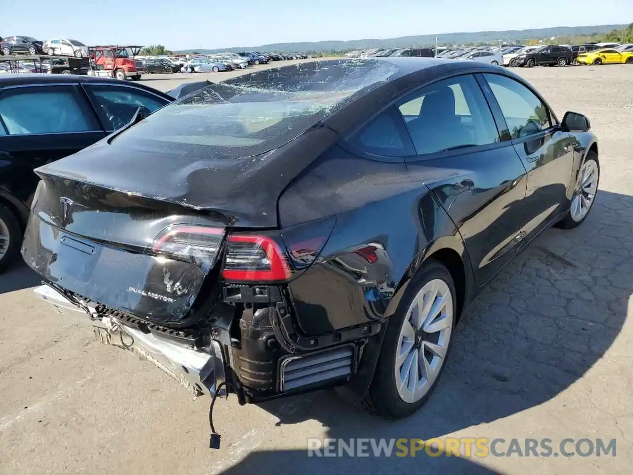 4 Photograph of a damaged car 5YJ3E1EB9NF187942 TESLA MODEL 3 2022