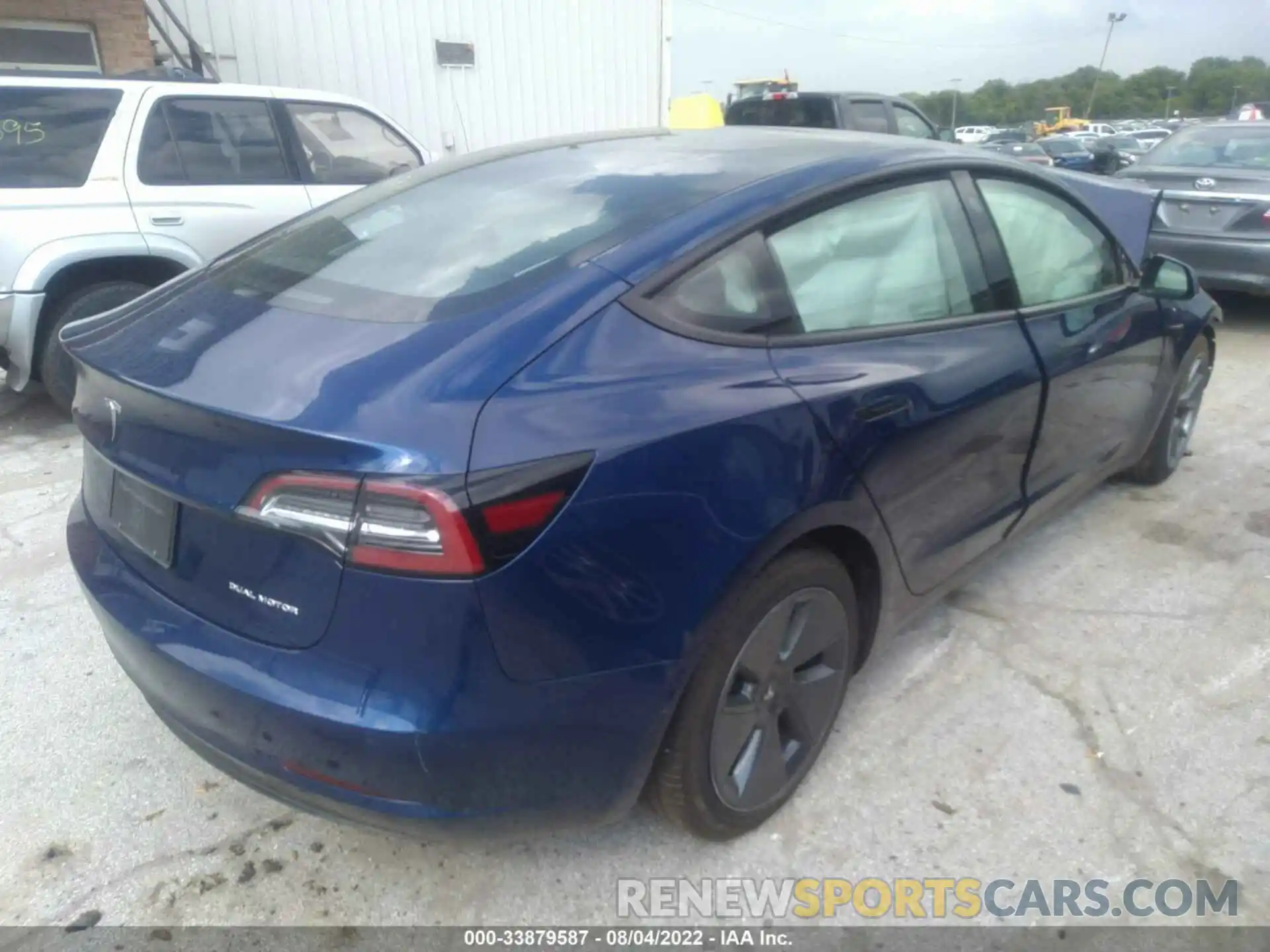 4 Photograph of a damaged car 5YJ3E1EB9NF237867 TESLA MODEL 3 2022