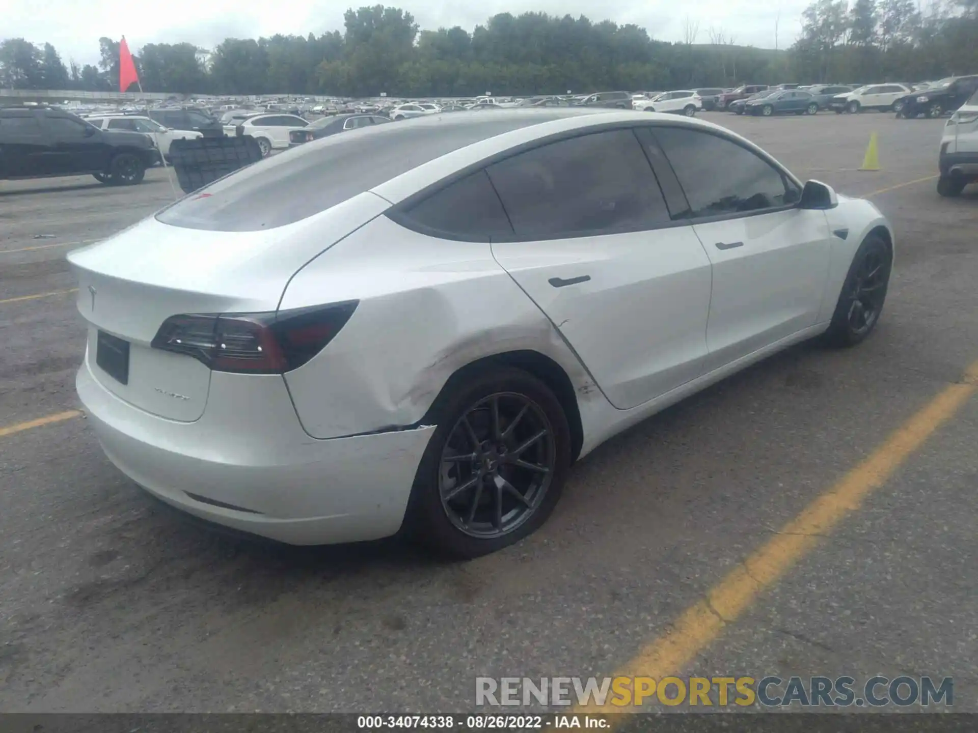 4 Photograph of a damaged car 5YJ3E1EB9NF270156 TESLA MODEL 3 2022