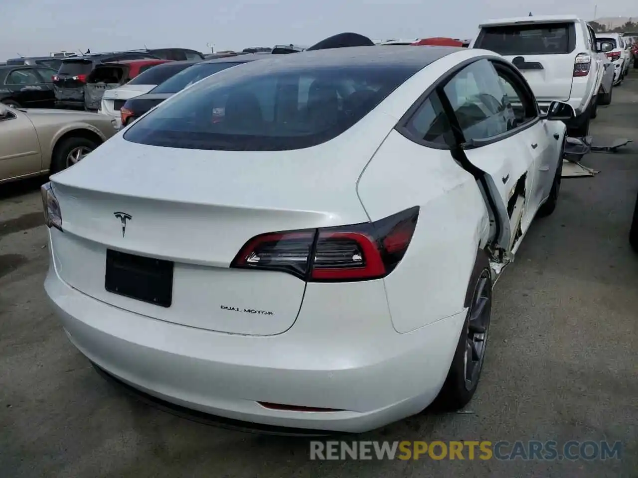 4 Photograph of a damaged car 5YJ3E1EB9NF299401 TESLA MODEL 3 2022