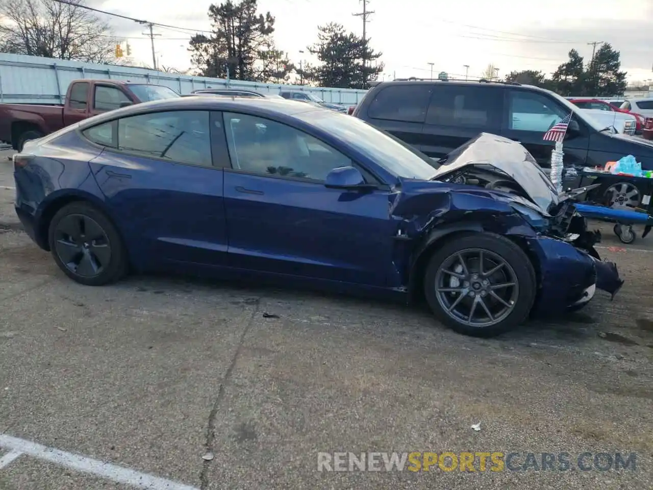 4 Photograph of a damaged car 5YJ3E1EB9NF329898 TESLA MODEL 3 2022