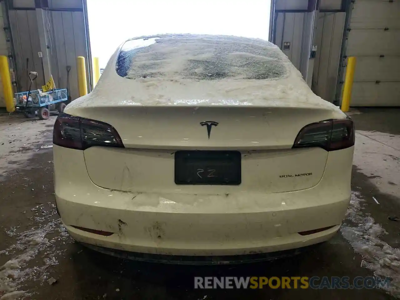 6 Photograph of a damaged car 5YJ3E1EB9NF347687 TESLA MODEL 3 2022